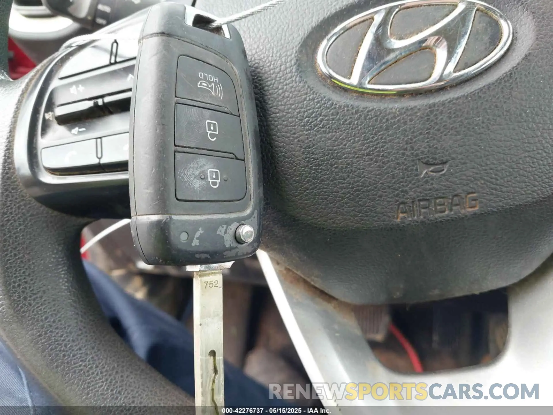 11 Photograph of a damaged car KMHRB8A36NU147685 HYUNDAI VENUE 2022