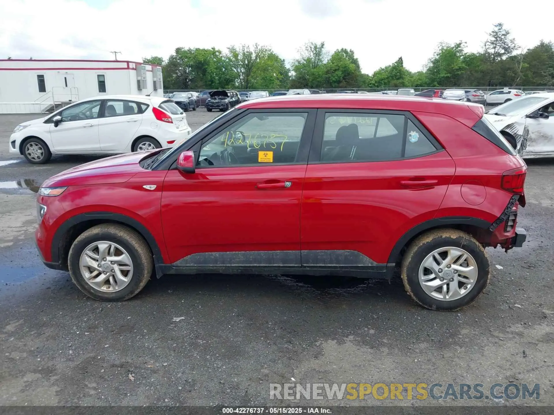 15 Photograph of a damaged car KMHRB8A36NU147685 HYUNDAI VENUE 2022
