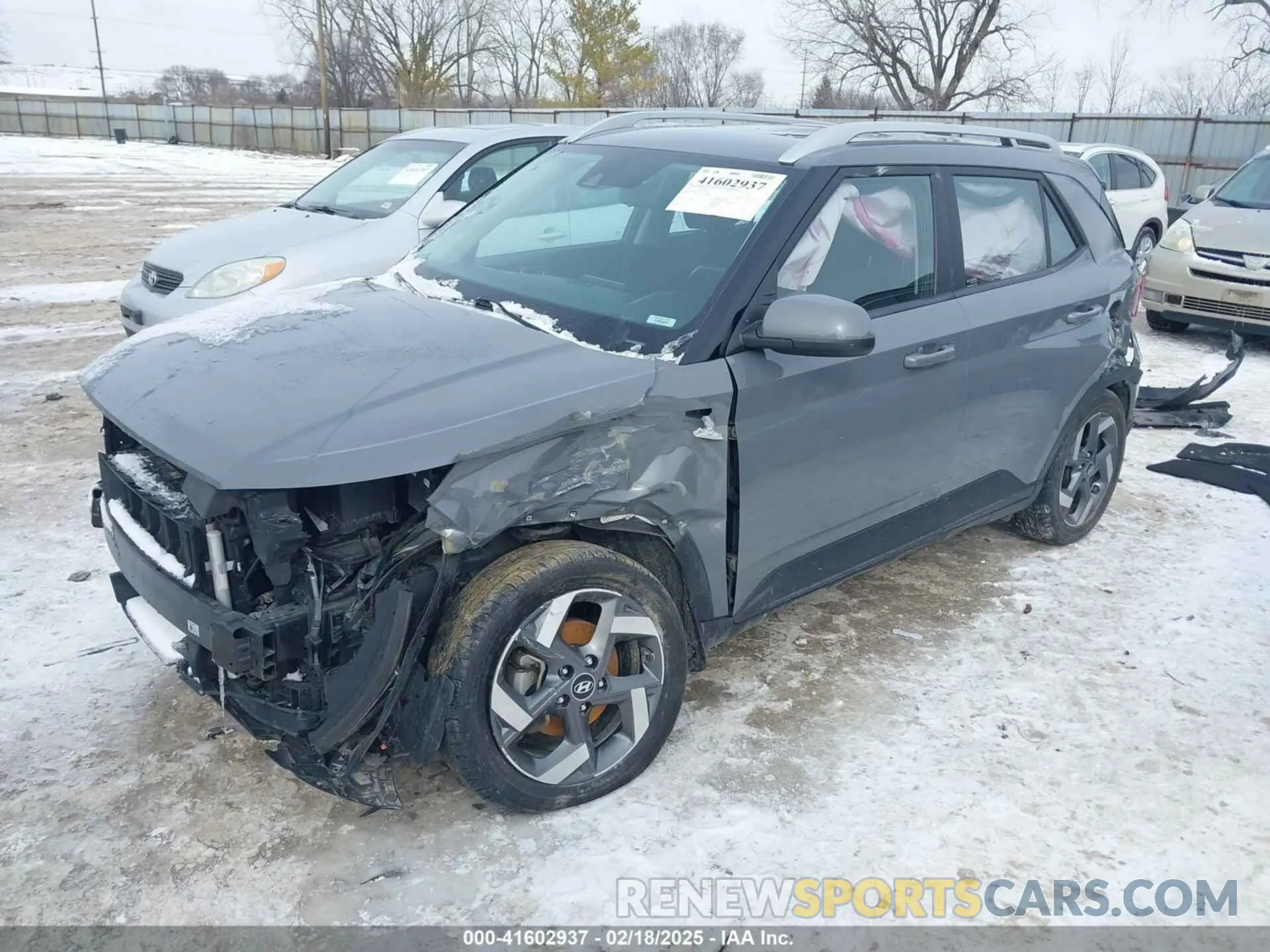 2 Photograph of a damaged car KMHRC8A31NU136901 HYUNDAI VENUE 2022