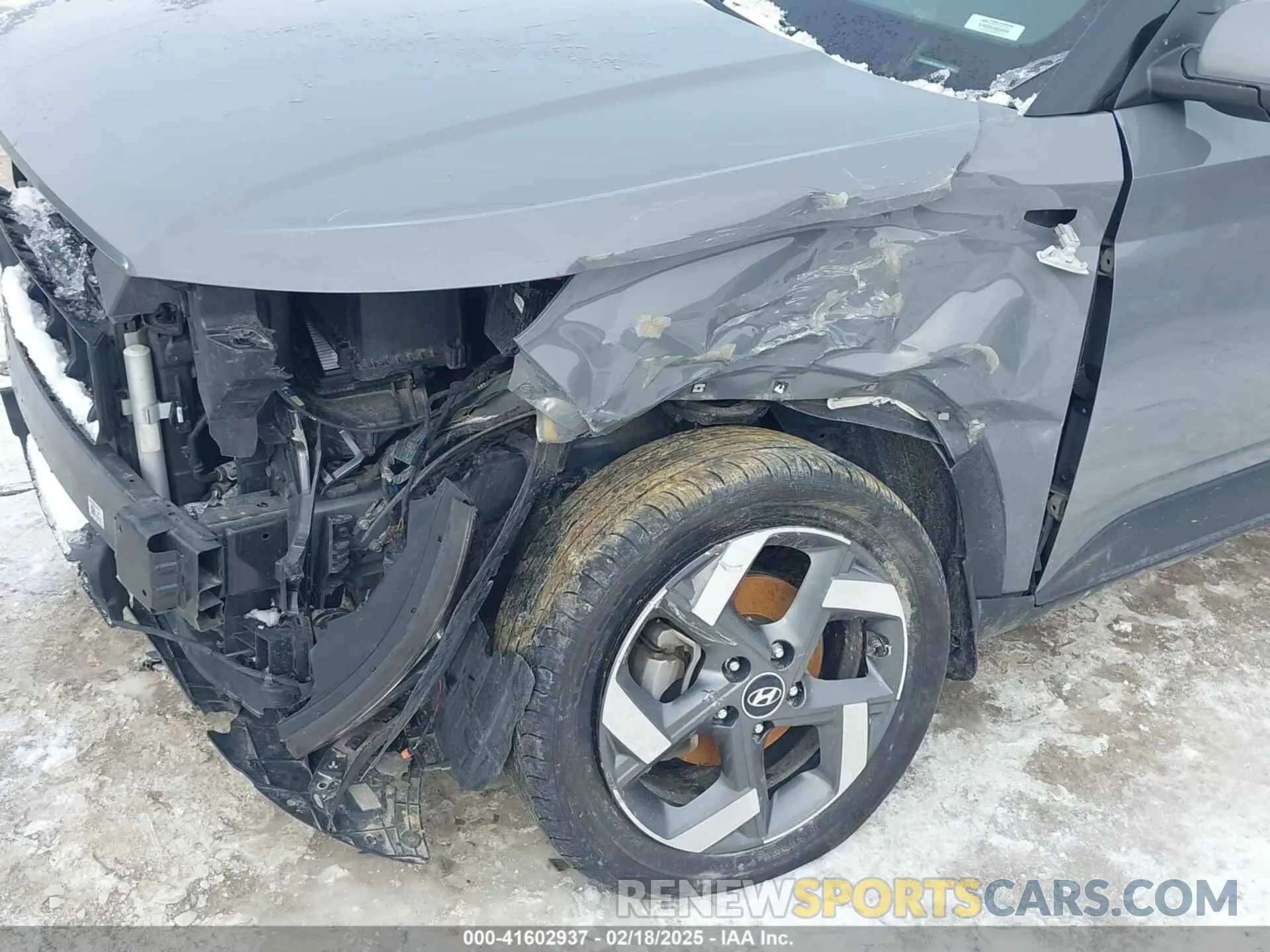 6 Photograph of a damaged car KMHRC8A31NU136901 HYUNDAI VENUE 2022