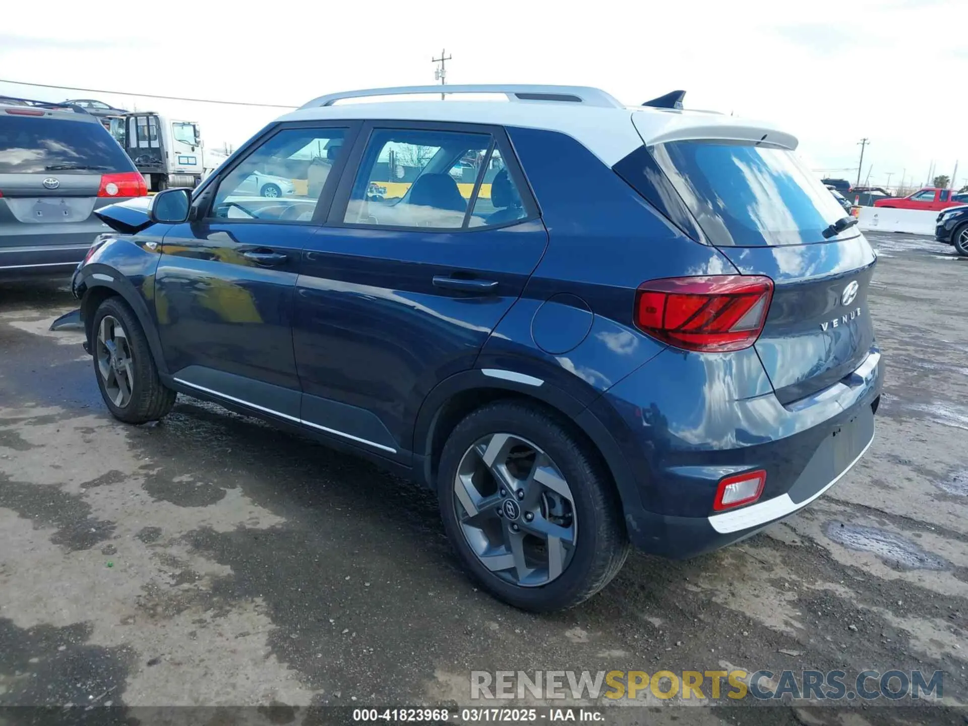 3 Photograph of a damaged car KMHRC8A32NU141069 HYUNDAI VENUE 2022