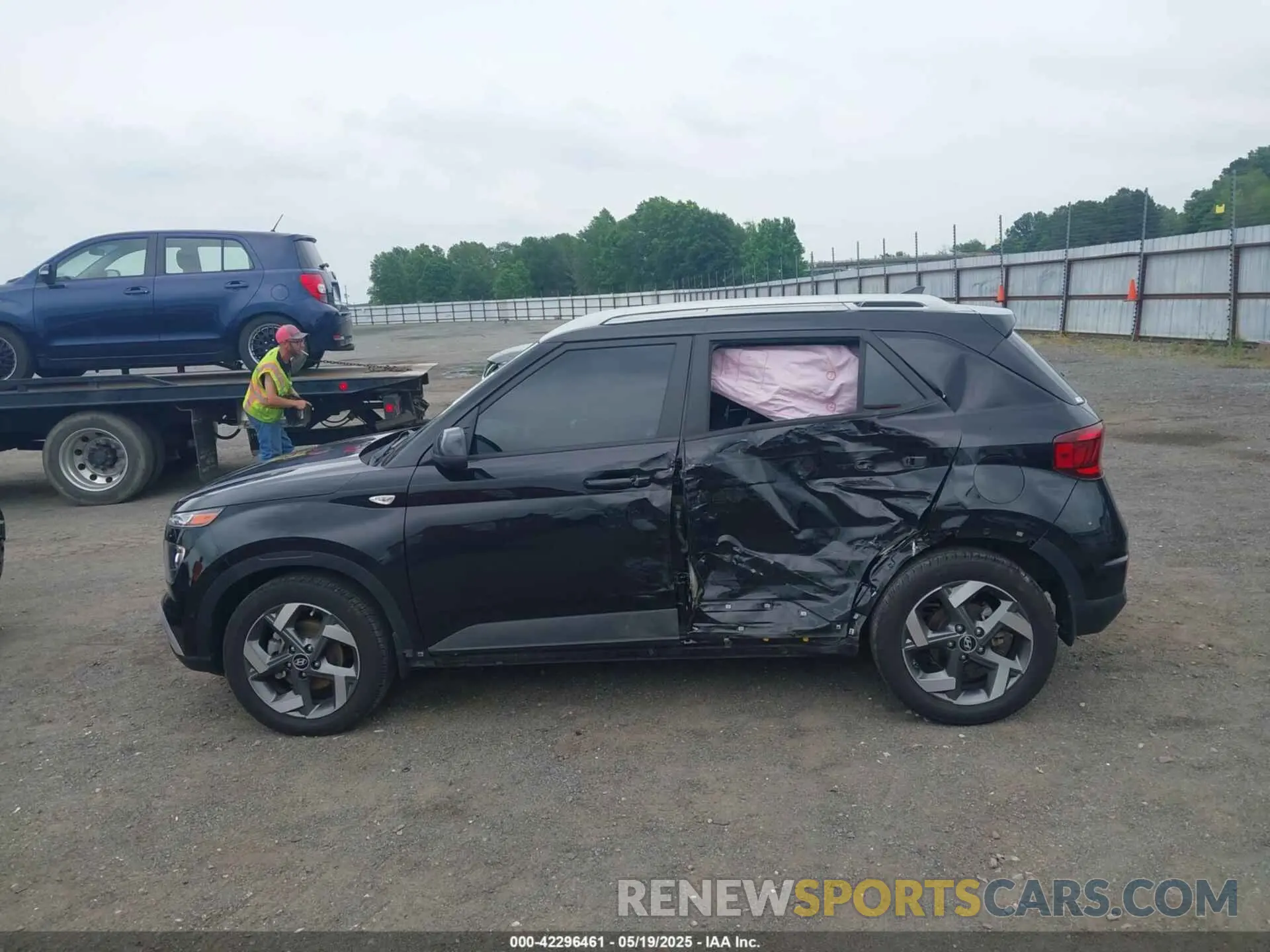 15 Photograph of a damaged car KMHRC8A33NU133613 HYUNDAI VENUE 2022