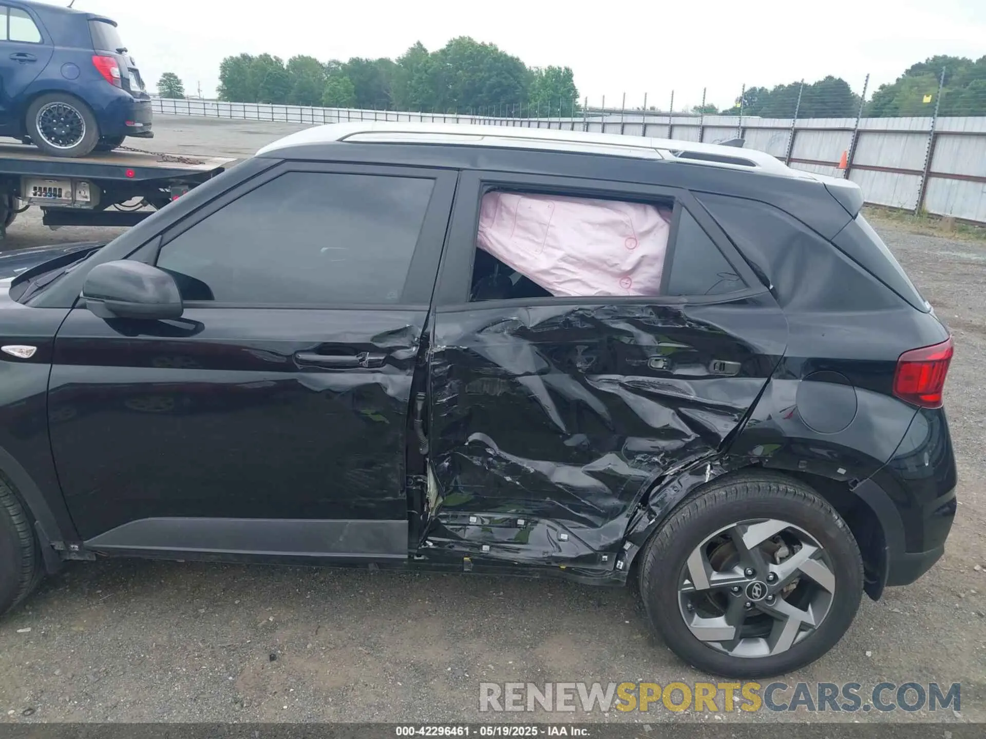 6 Photograph of a damaged car KMHRC8A33NU133613 HYUNDAI VENUE 2022