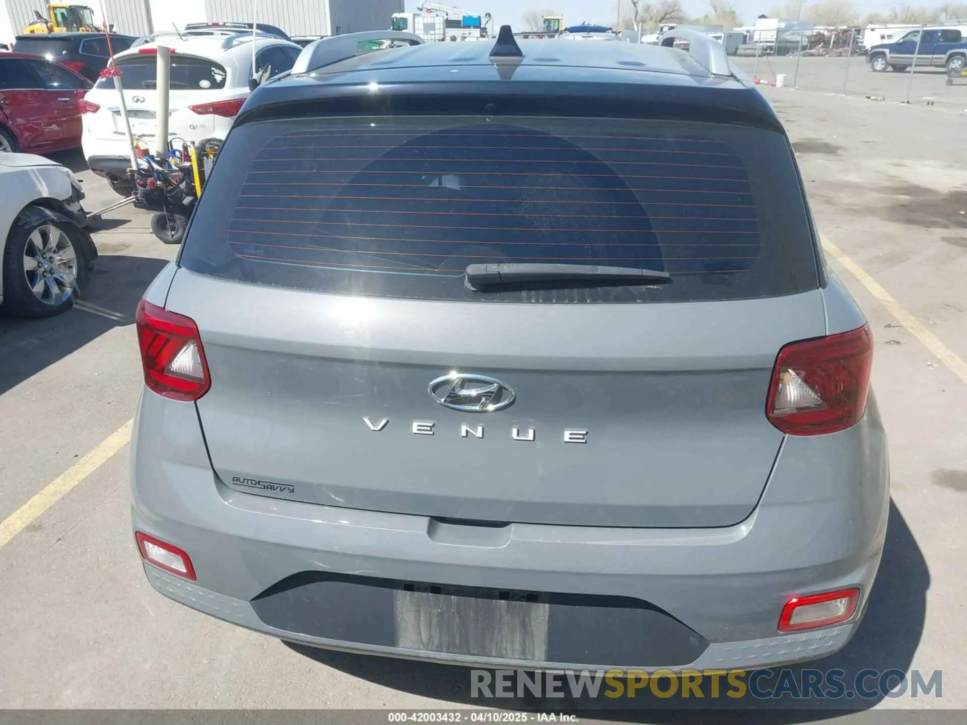 17 Photograph of a damaged car KMHRC8A34NU193027 HYUNDAI VENUE 2022