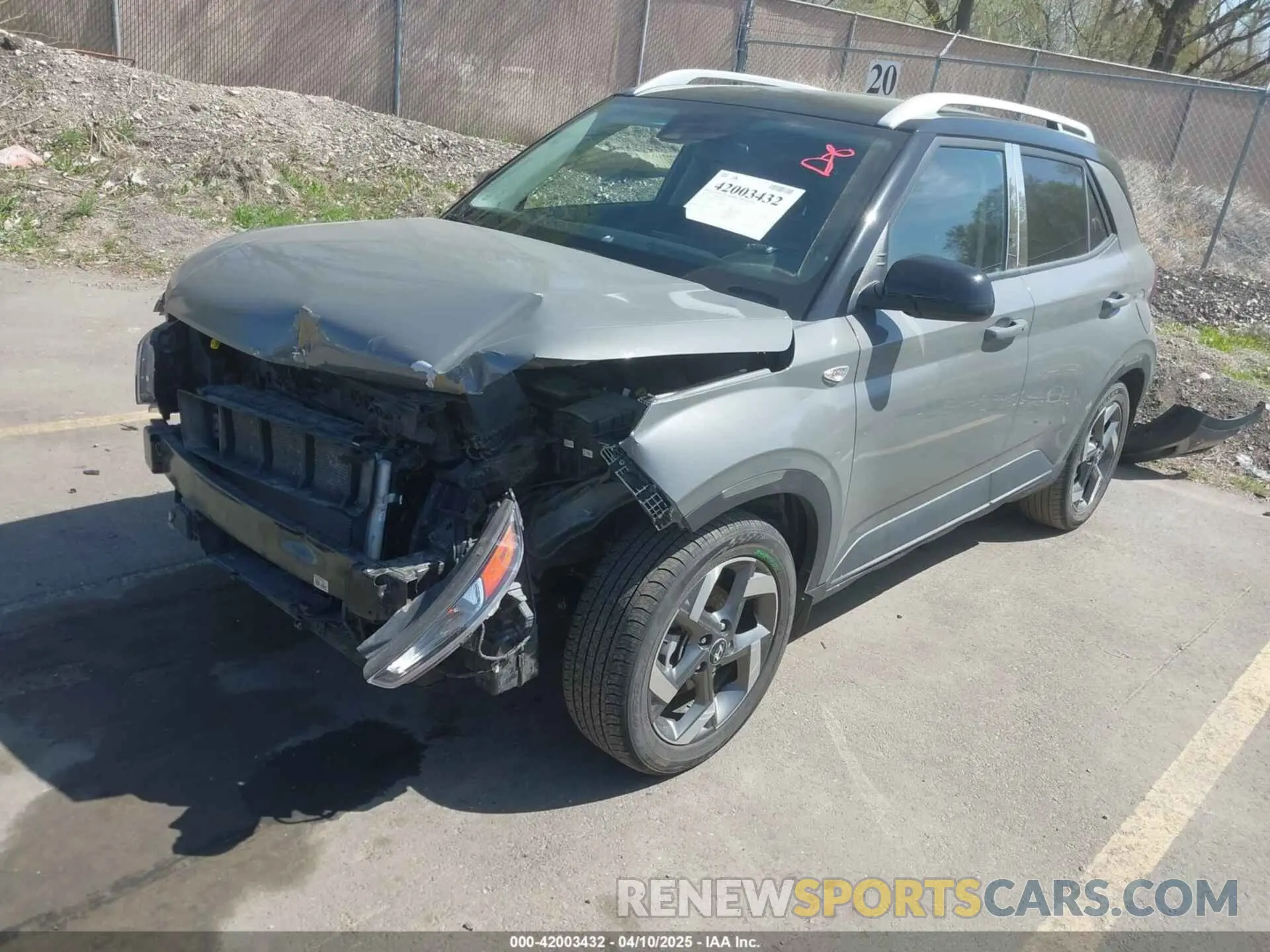 2 Photograph of a damaged car KMHRC8A34NU193027 HYUNDAI VENUE 2022