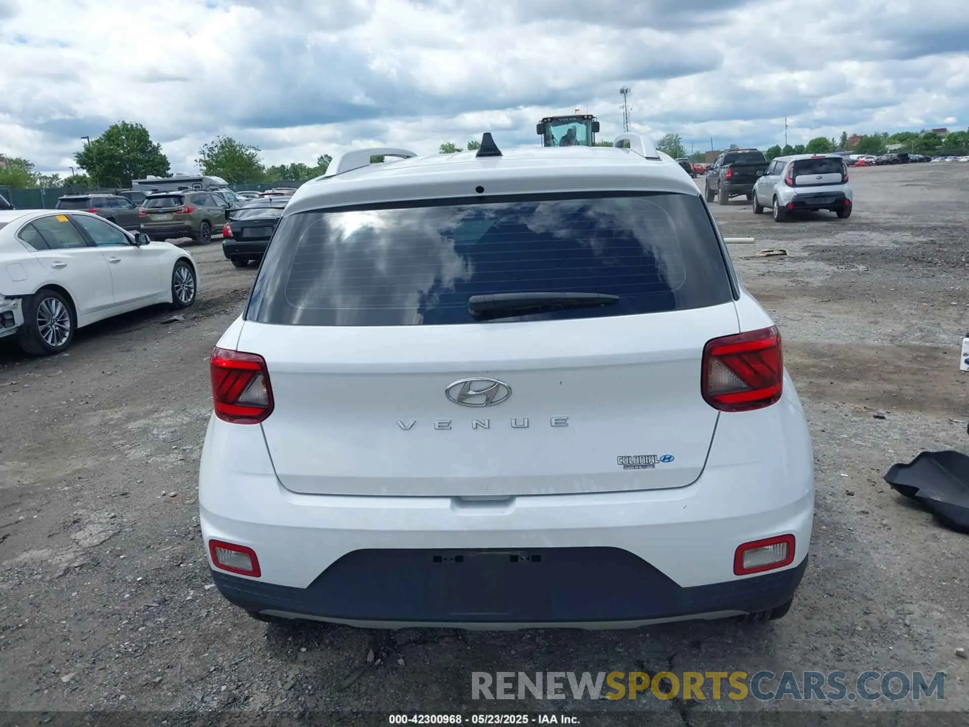 17 Фотография поврежденного автомобиля KMHRC8A35NU158934 HYUNDAI VENUE 2022