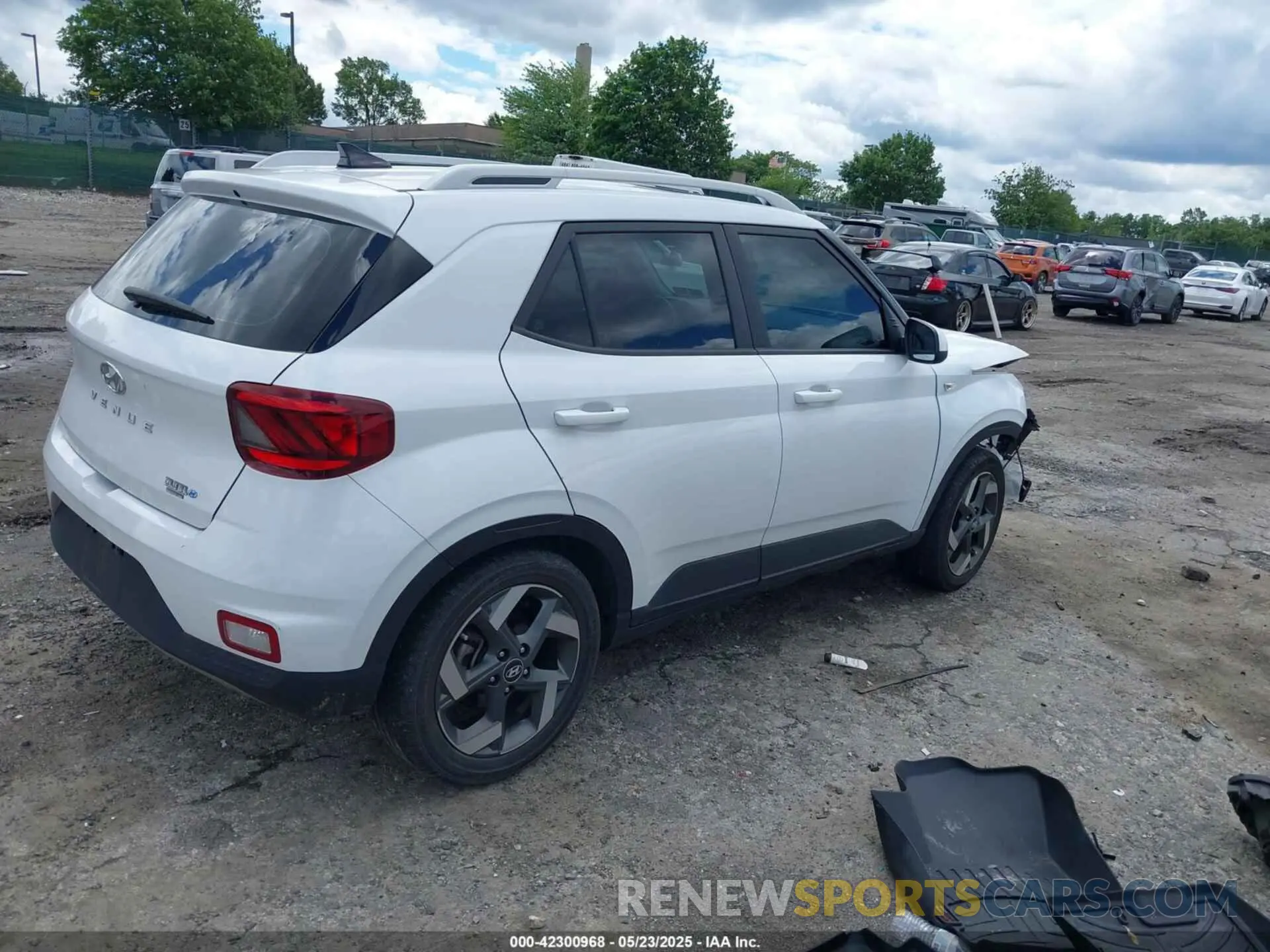4 Фотография поврежденного автомобиля KMHRC8A35NU158934 HYUNDAI VENUE 2022