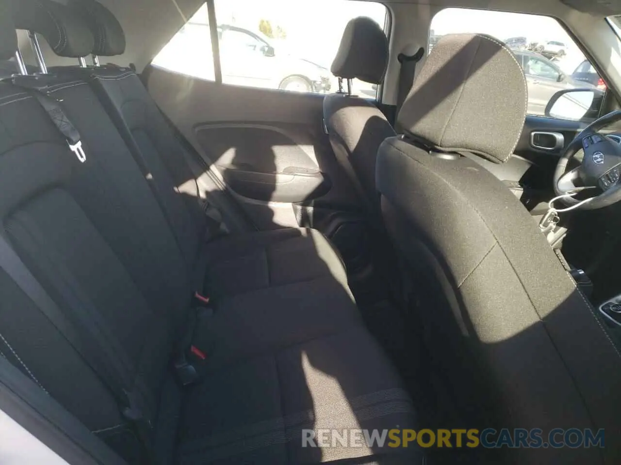11 Фотография поврежденного автомобиля KMHRC8A36NU161003 HYUNDAI VENUE 2022