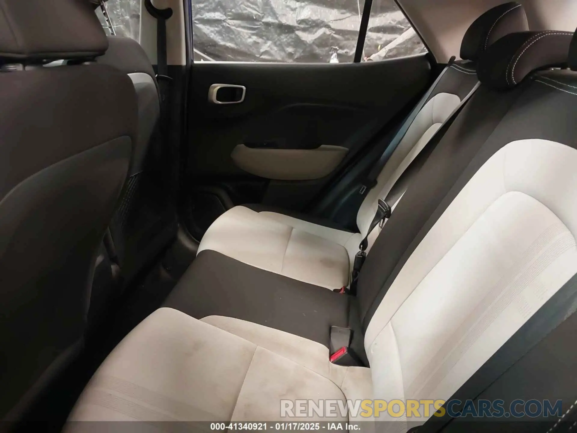 8 Фотография поврежденного автомобиля KMHRC8A37NU173192 HYUNDAI VENUE 2022