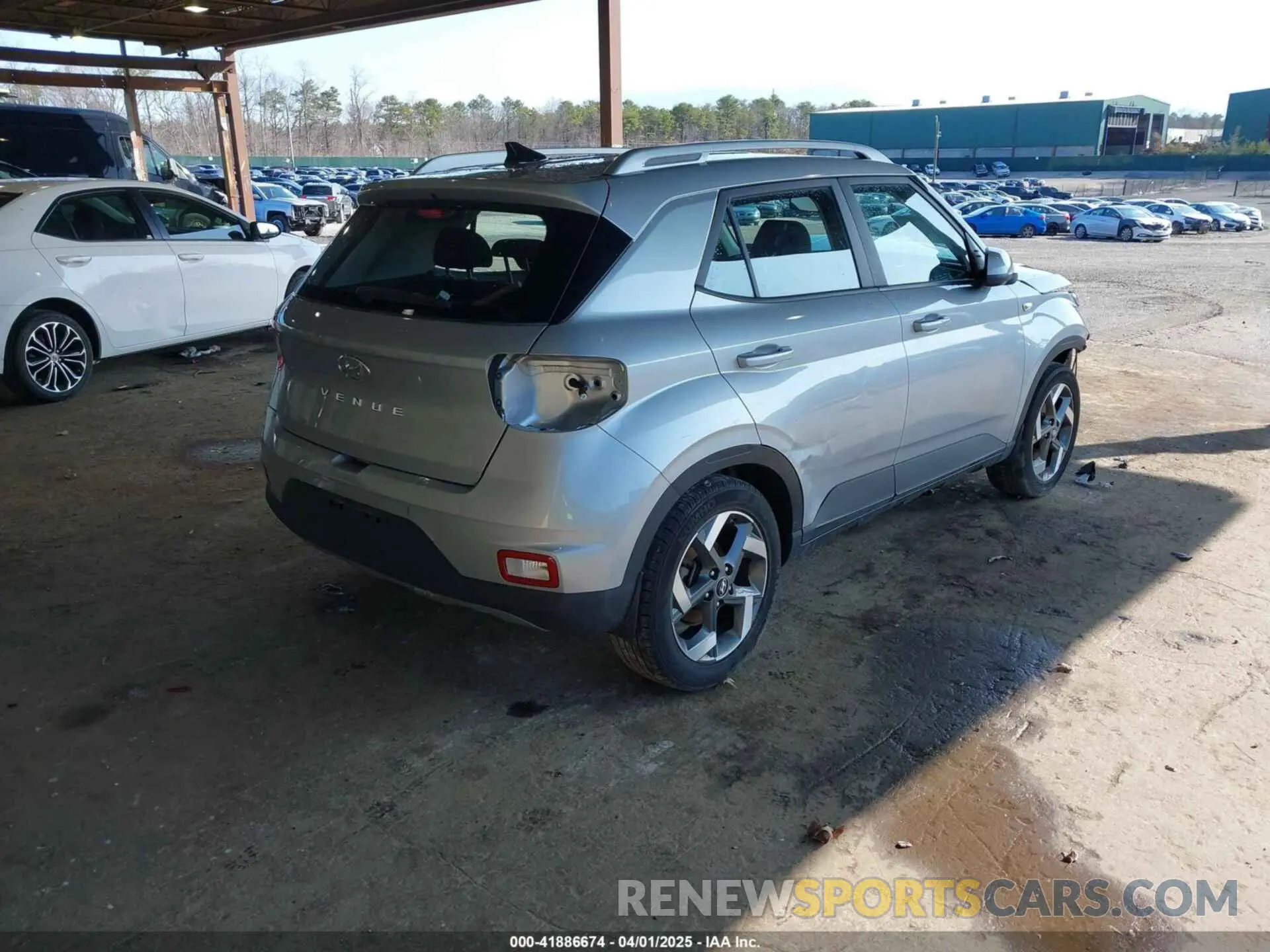 4 Фотография поврежденного автомобиля KMHRC8A37NU199579 HYUNDAI VENUE 2022