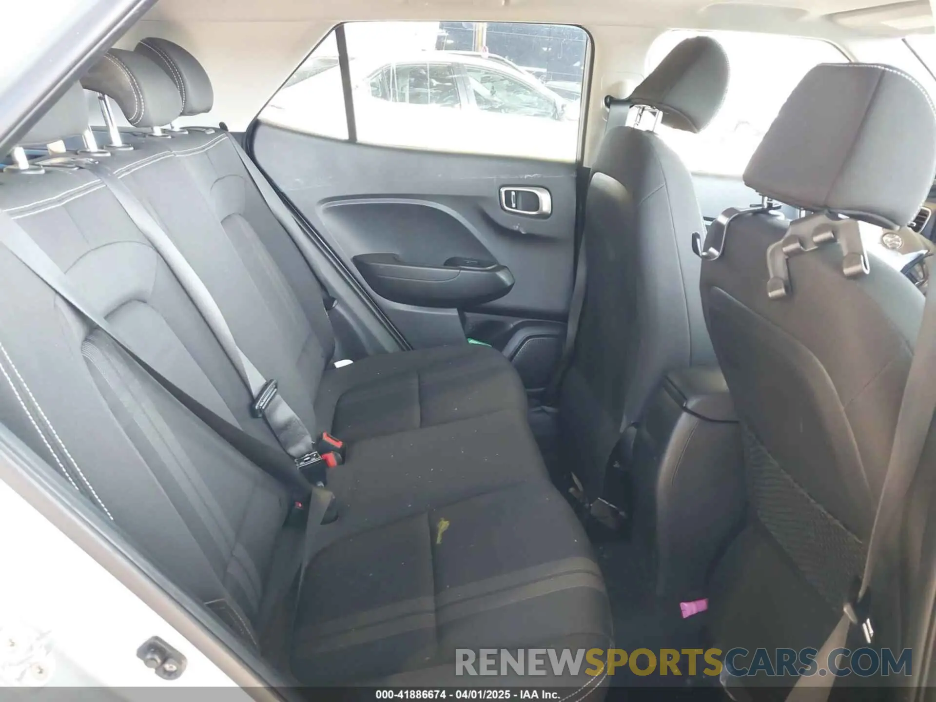8 Фотография поврежденного автомобиля KMHRC8A37NU199579 HYUNDAI VENUE 2022