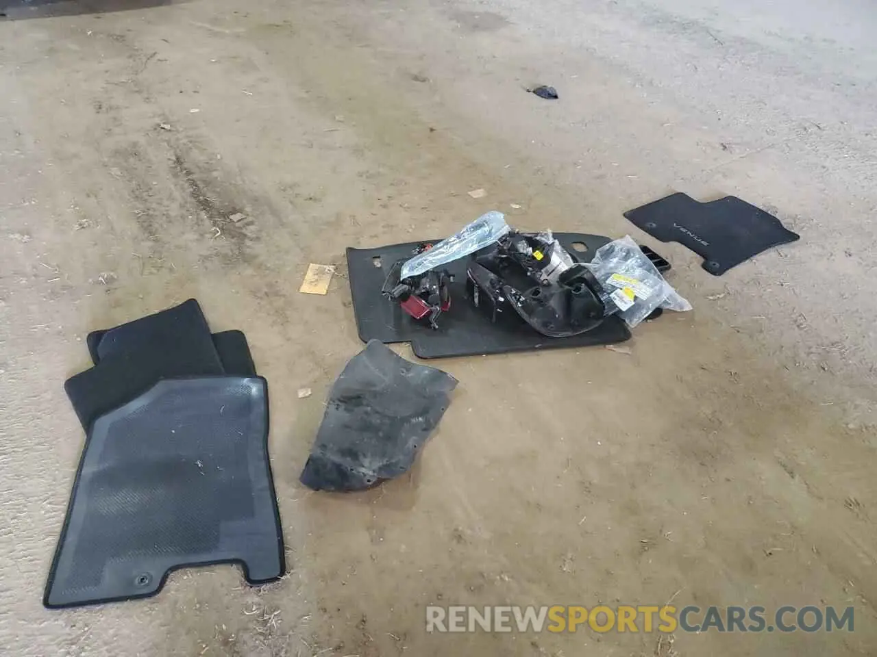 13 Photograph of a damaged car KMHRC8A3XNU154698 HYUNDAI VENUE 2022