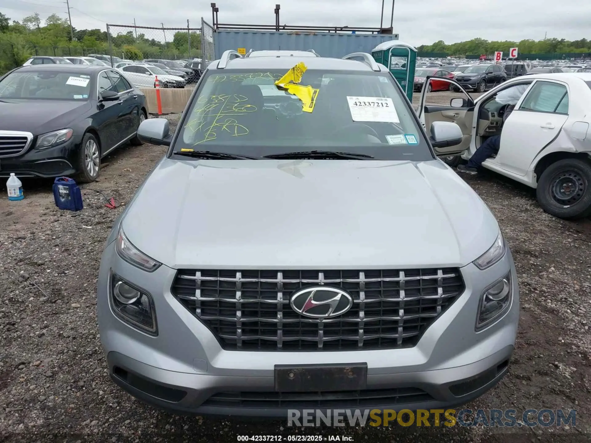 12 Photograph of a damaged car KMHRC8A3XNU188561 HYUNDAI VENUE 2022