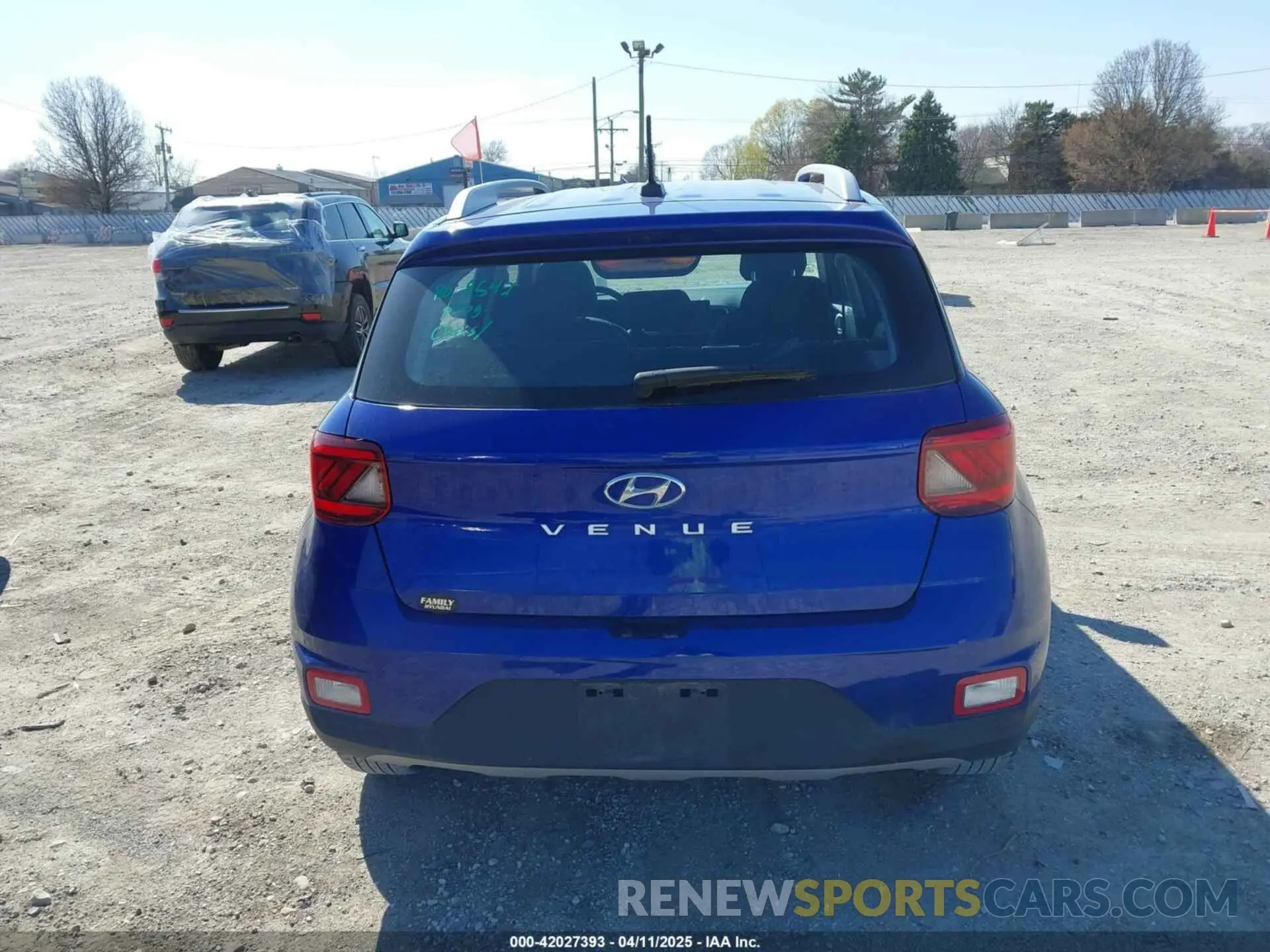 17 Фотография поврежденного автомобиля KMHRC8A33PU247100 HYUNDAI VENUE 2023