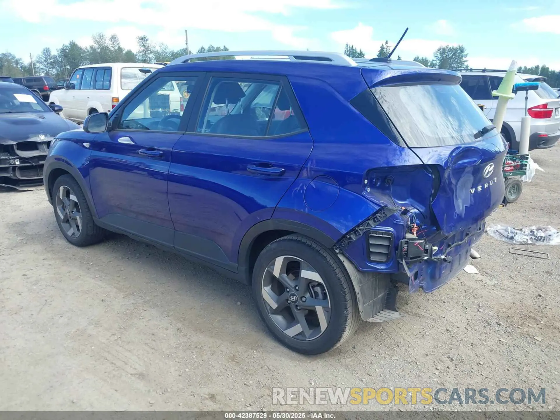 3 Фотография поврежденного автомобиля KMHRC8A34PU212064 HYUNDAI VENUE 2023