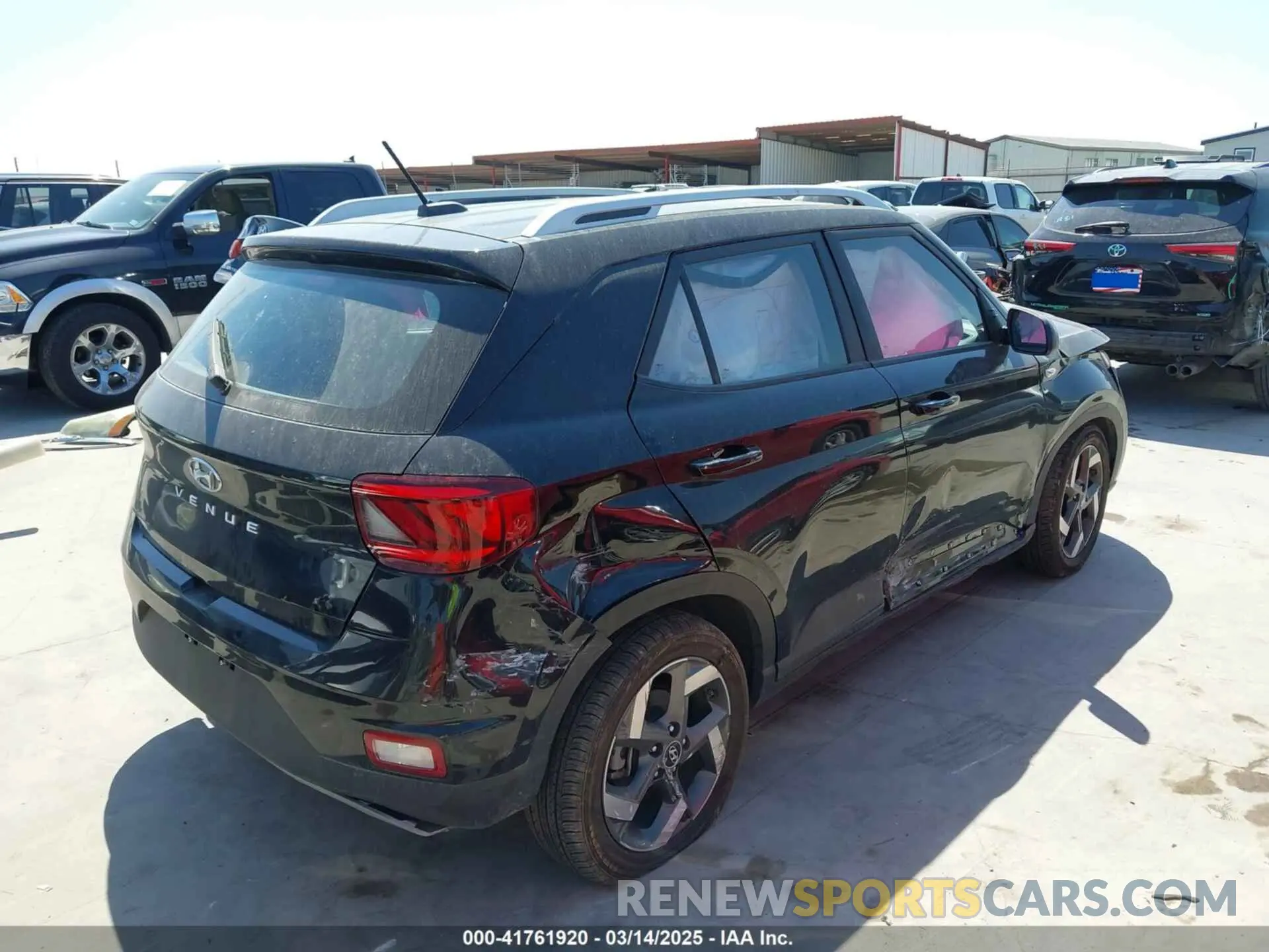 4 Фотография поврежденного автомобиля KMHRC8A37PU210079 HYUNDAI VENUE 2023