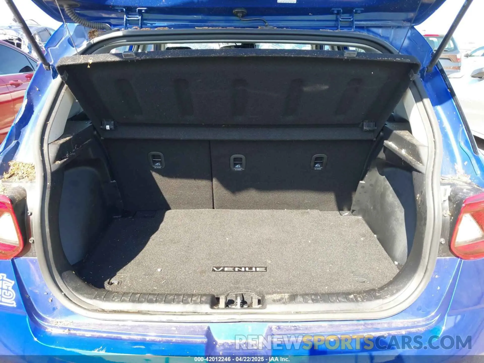 17 Фотография поврежденного автомобиля KMHRC8A37PU228419 HYUNDAI VENUE 2023