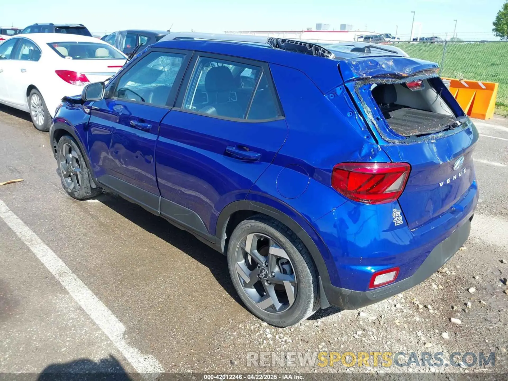 3 Фотография поврежденного автомобиля KMHRC8A37PU228419 HYUNDAI VENUE 2023