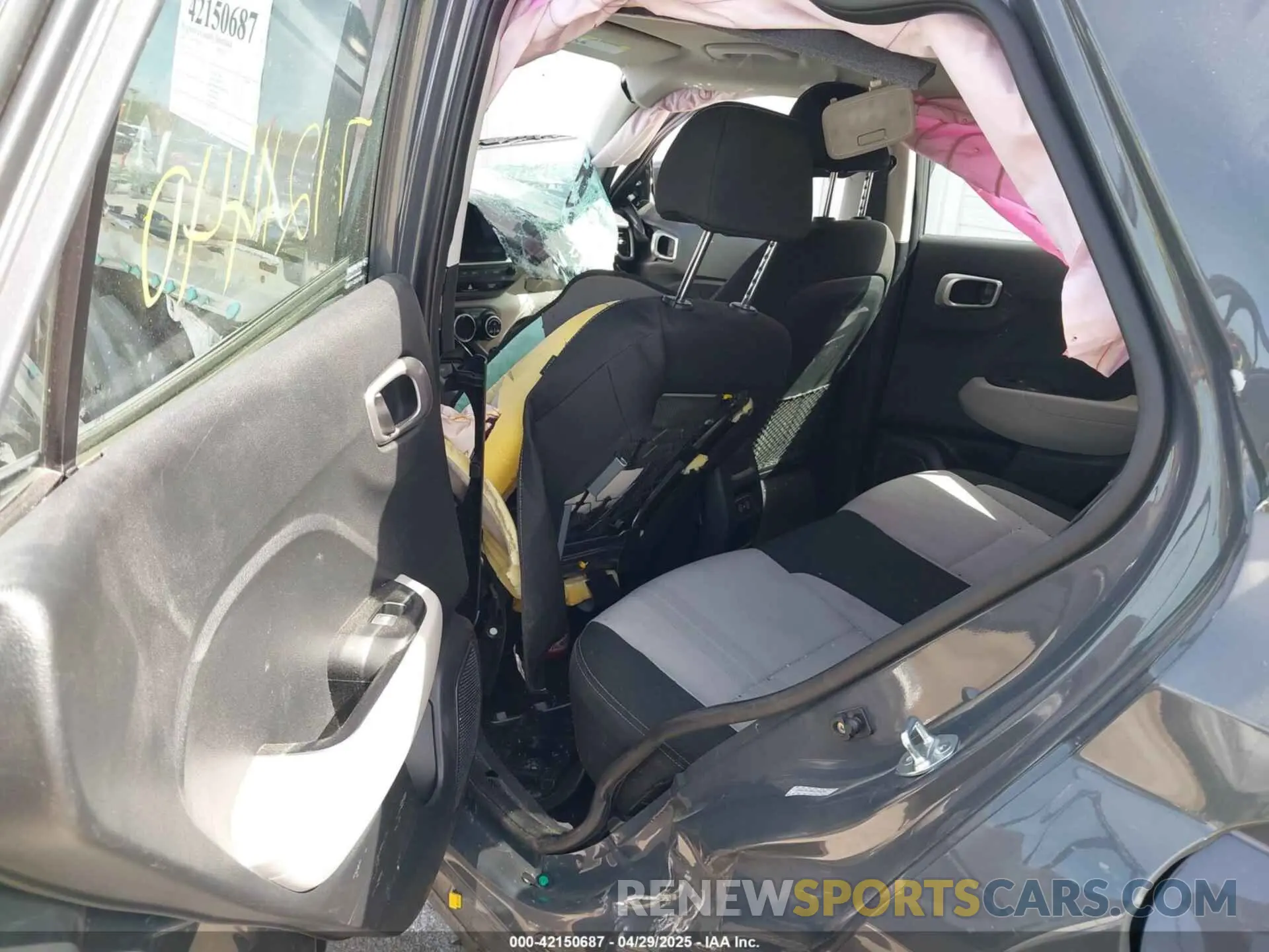 8 Фотография поврежденного автомобиля KMHRC8A30RU299240 HYUNDAI VENUE 2024