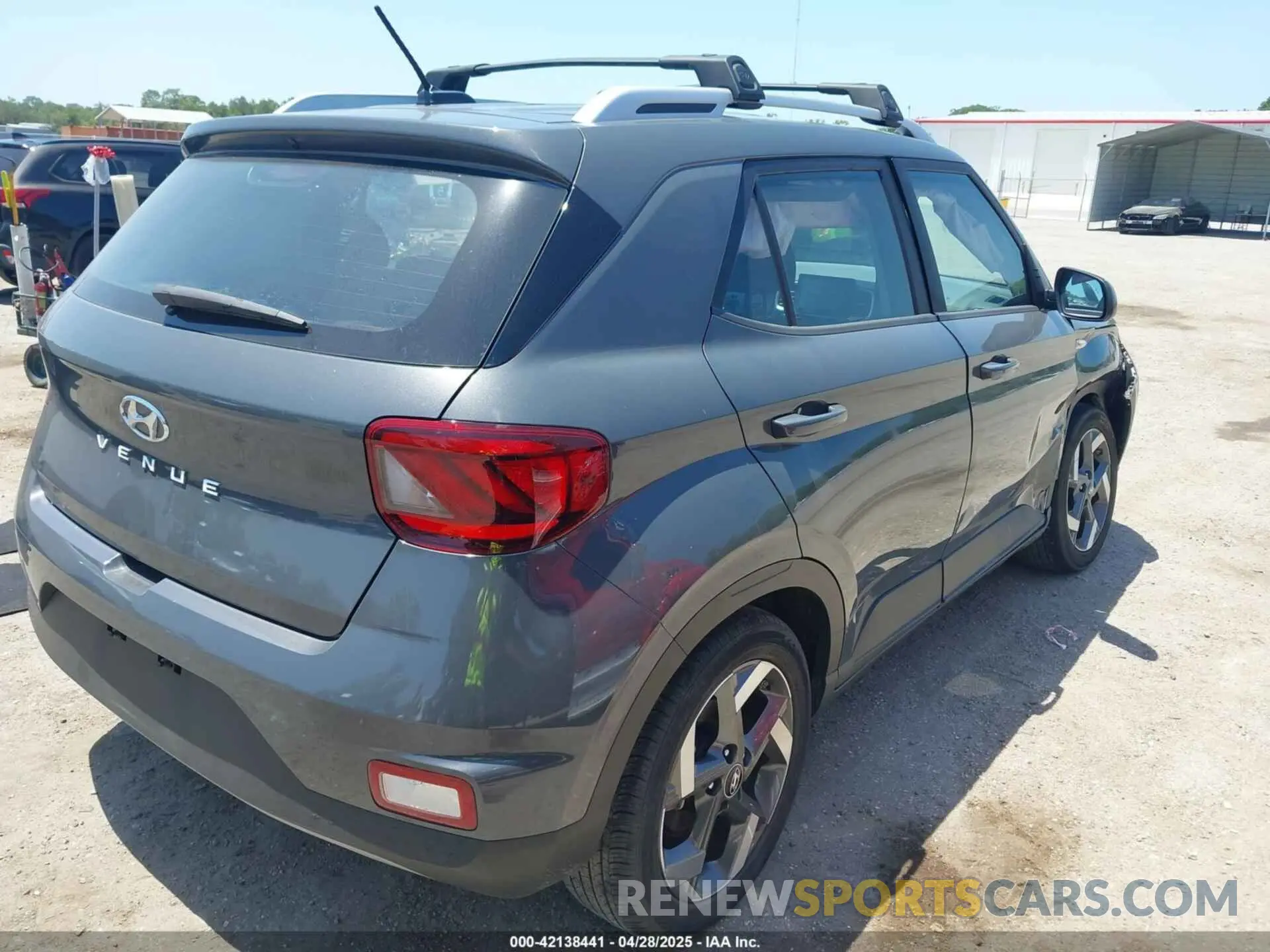 4 Фотография поврежденного автомобиля KMHRC8A30RU310222 HYUNDAI VENUE 2024