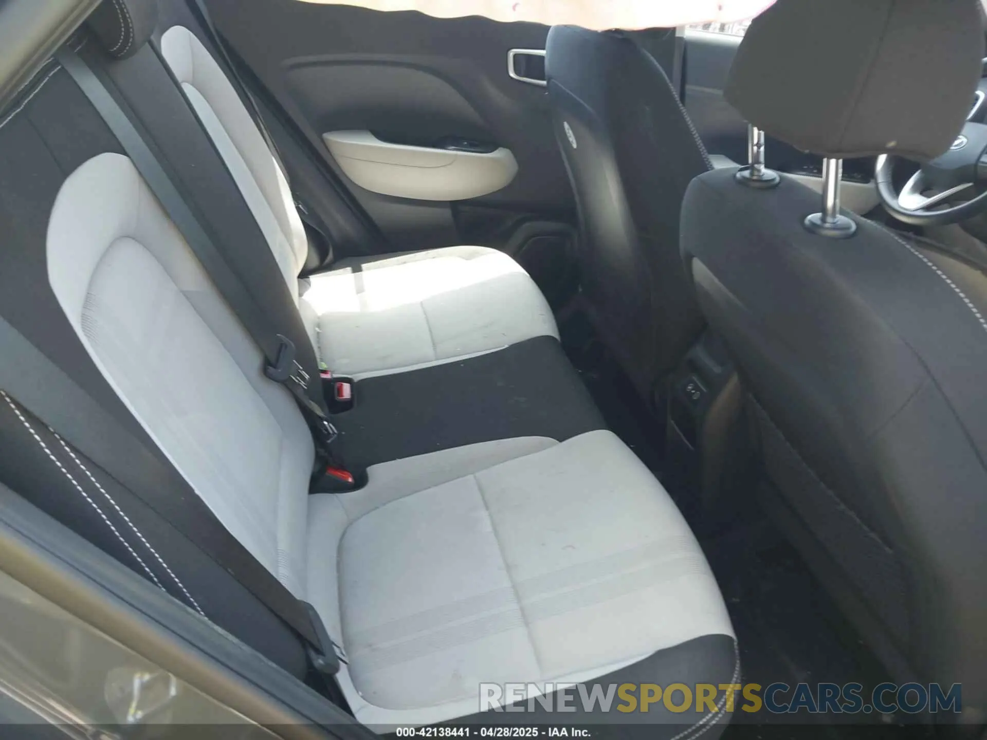8 Фотография поврежденного автомобиля KMHRC8A30RU310222 HYUNDAI VENUE 2024