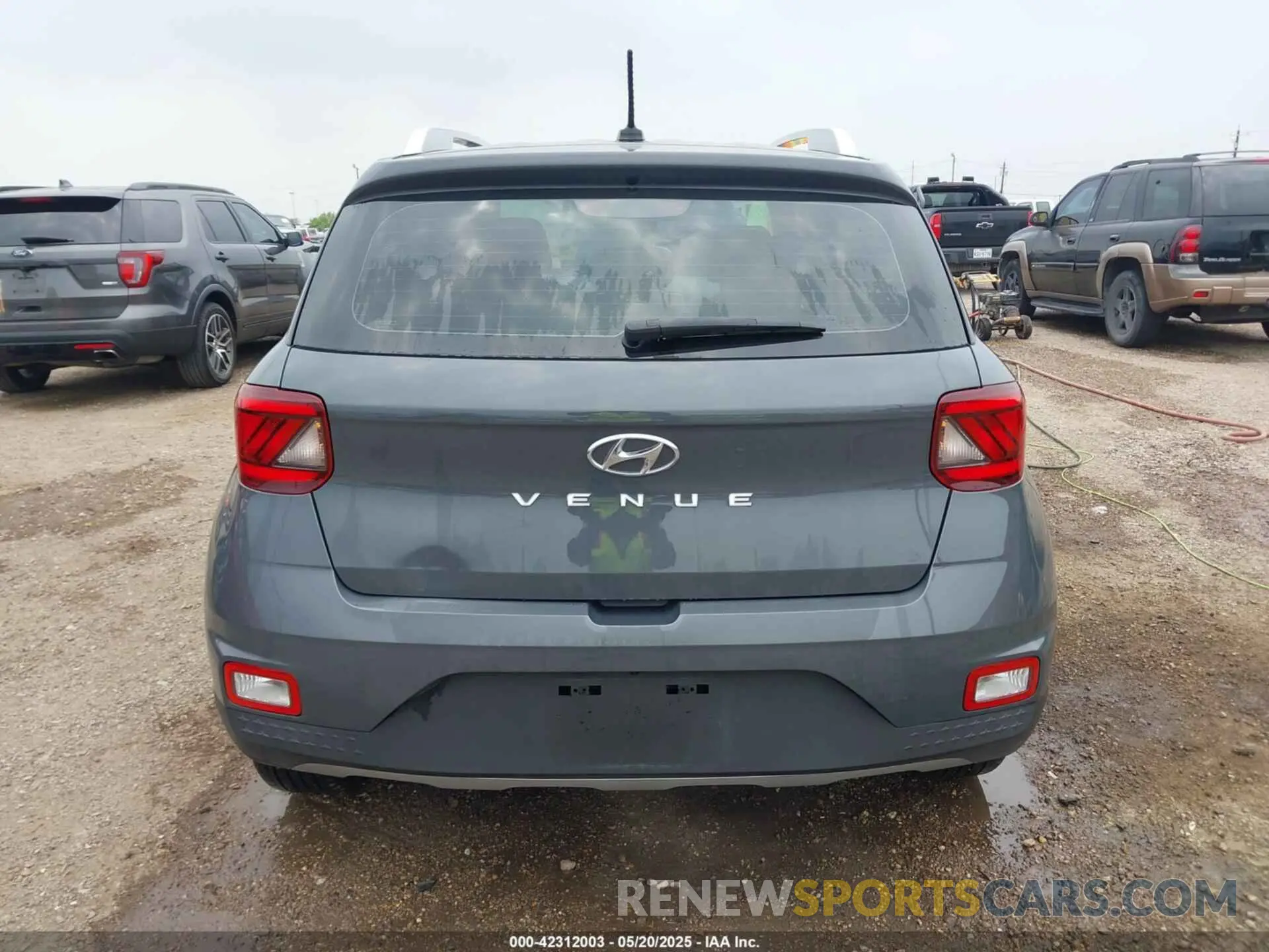 16 Фотография поврежденного автомобиля KMHRC8A32RU338023 HYUNDAI VENUE 2024