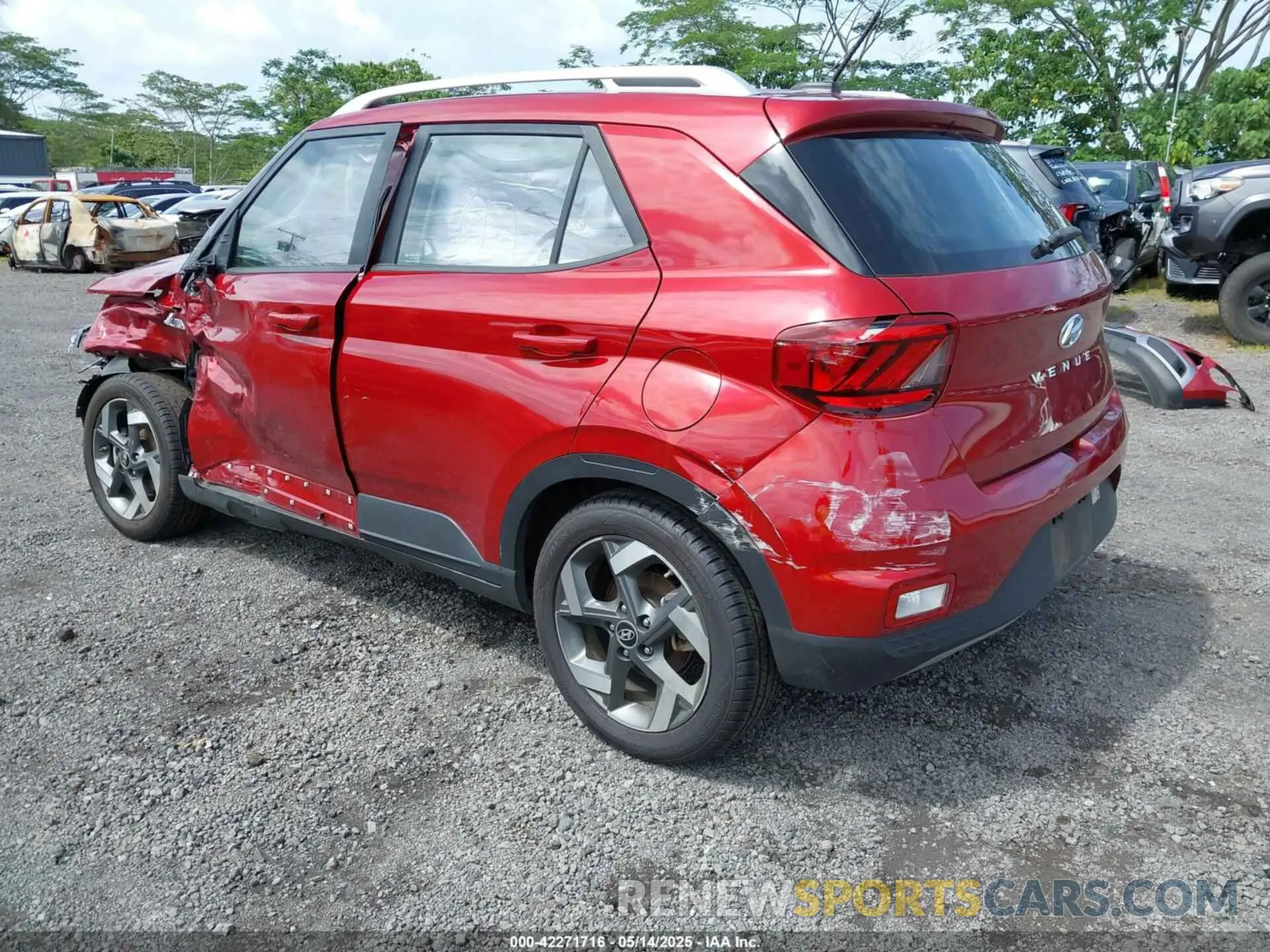 3 Фотография поврежденного автомобиля KMHRC8A33RU279970 HYUNDAI VENUE 2024