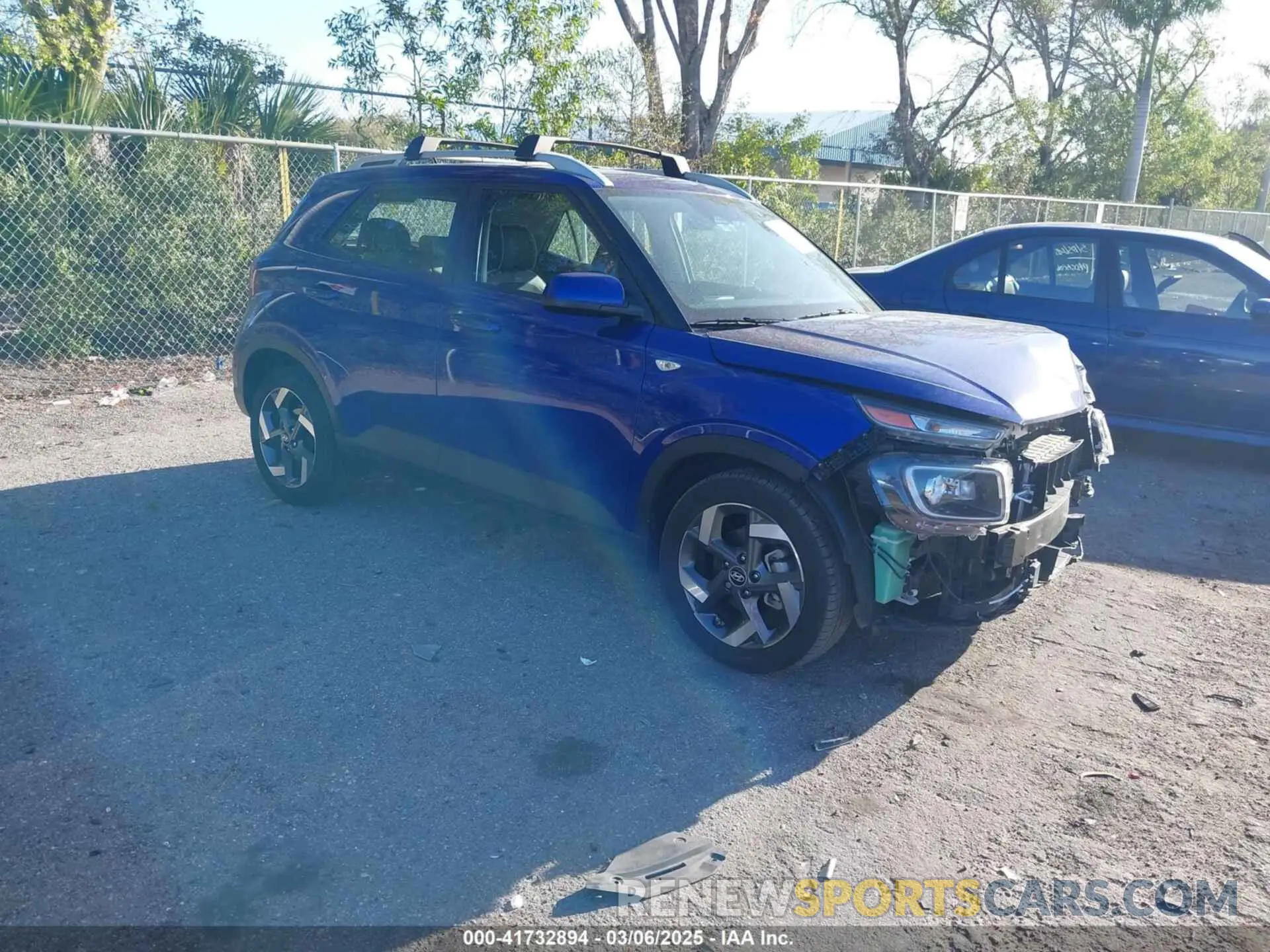 1 Фотография поврежденного автомобиля KMHRC8A33RU285025 HYUNDAI VENUE 2024