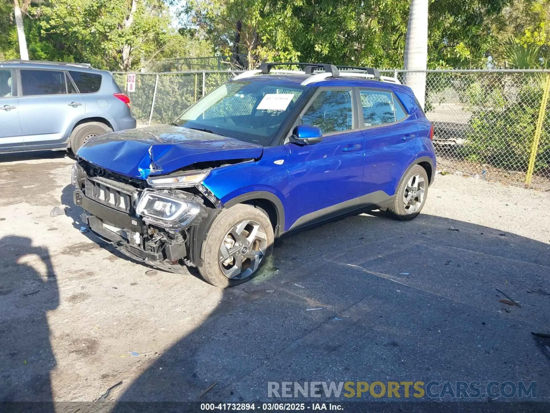 2 Фотография поврежденного автомобиля KMHRC8A33RU285025 HYUNDAI VENUE 2024