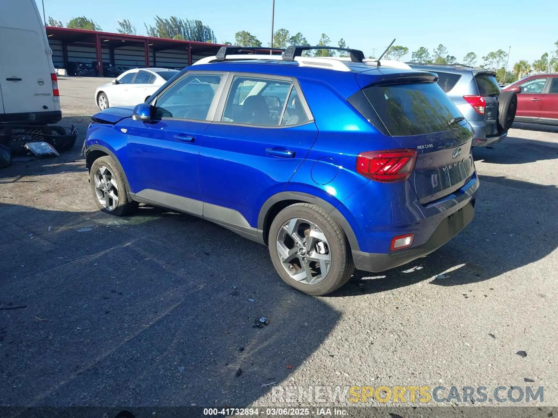 3 Фотография поврежденного автомобиля KMHRC8A33RU285025 HYUNDAI VENUE 2024