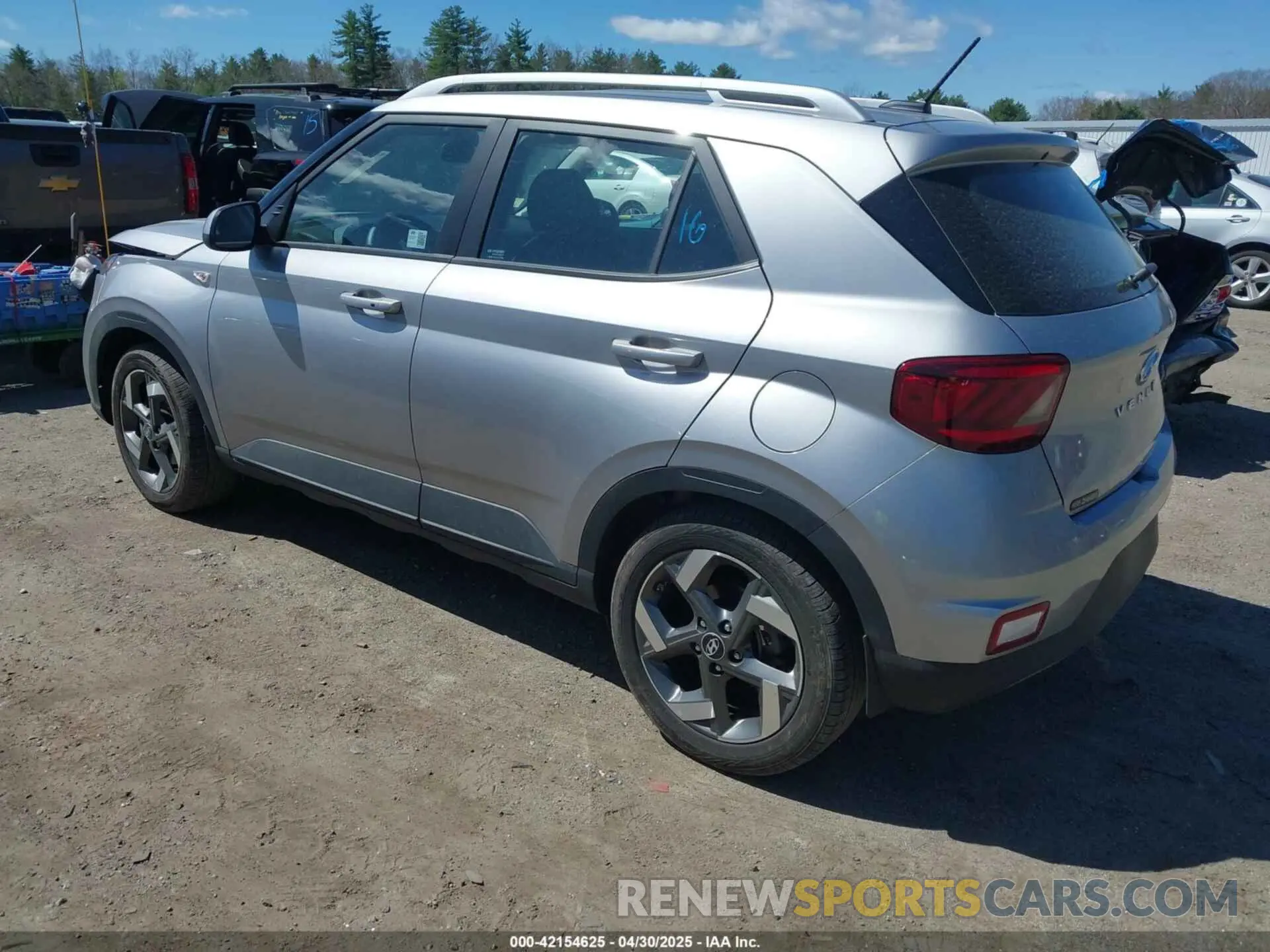 3 Фотография поврежденного автомобиля KMHRC8A33RU326558 HYUNDAI VENUE 2024