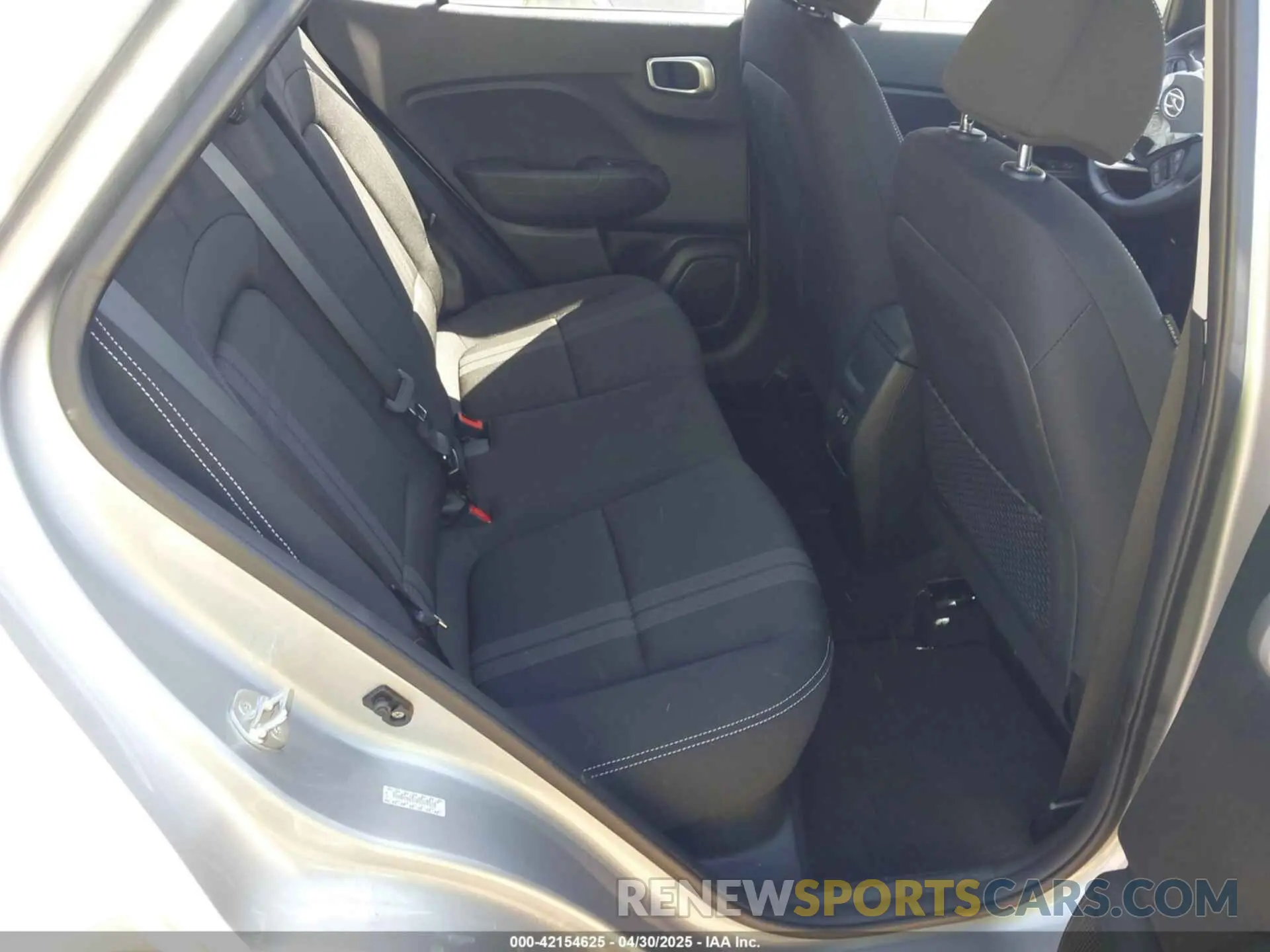 8 Фотография поврежденного автомобиля KMHRC8A33RU326558 HYUNDAI VENUE 2024