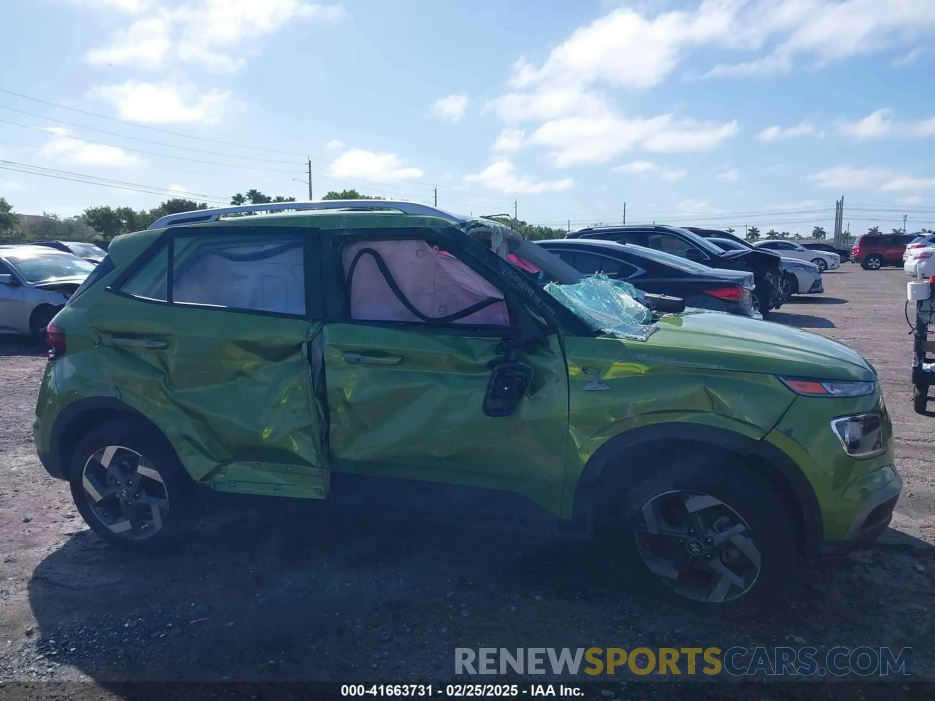 13 Фотография поврежденного автомобиля KMHRC8A38RU306550 HYUNDAI VENUE 2024