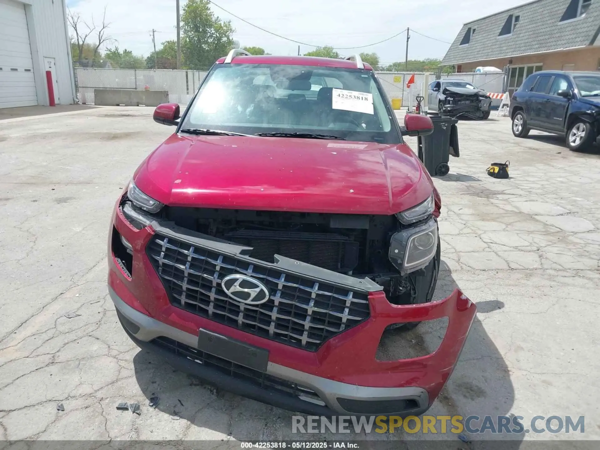 12 Фотография поврежденного автомобиля KMHRC8A39RU304712 HYUNDAI VENUE 2024