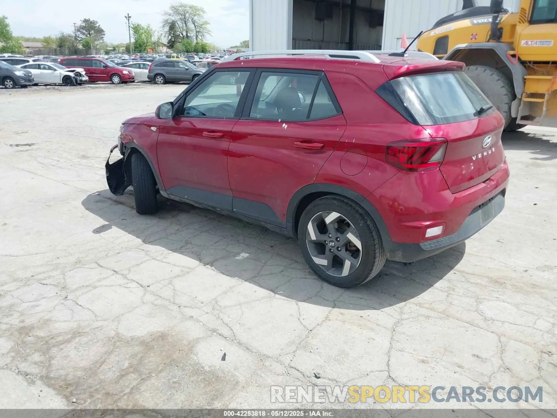 3 Фотография поврежденного автомобиля KMHRC8A39RU304712 HYUNDAI VENUE 2024