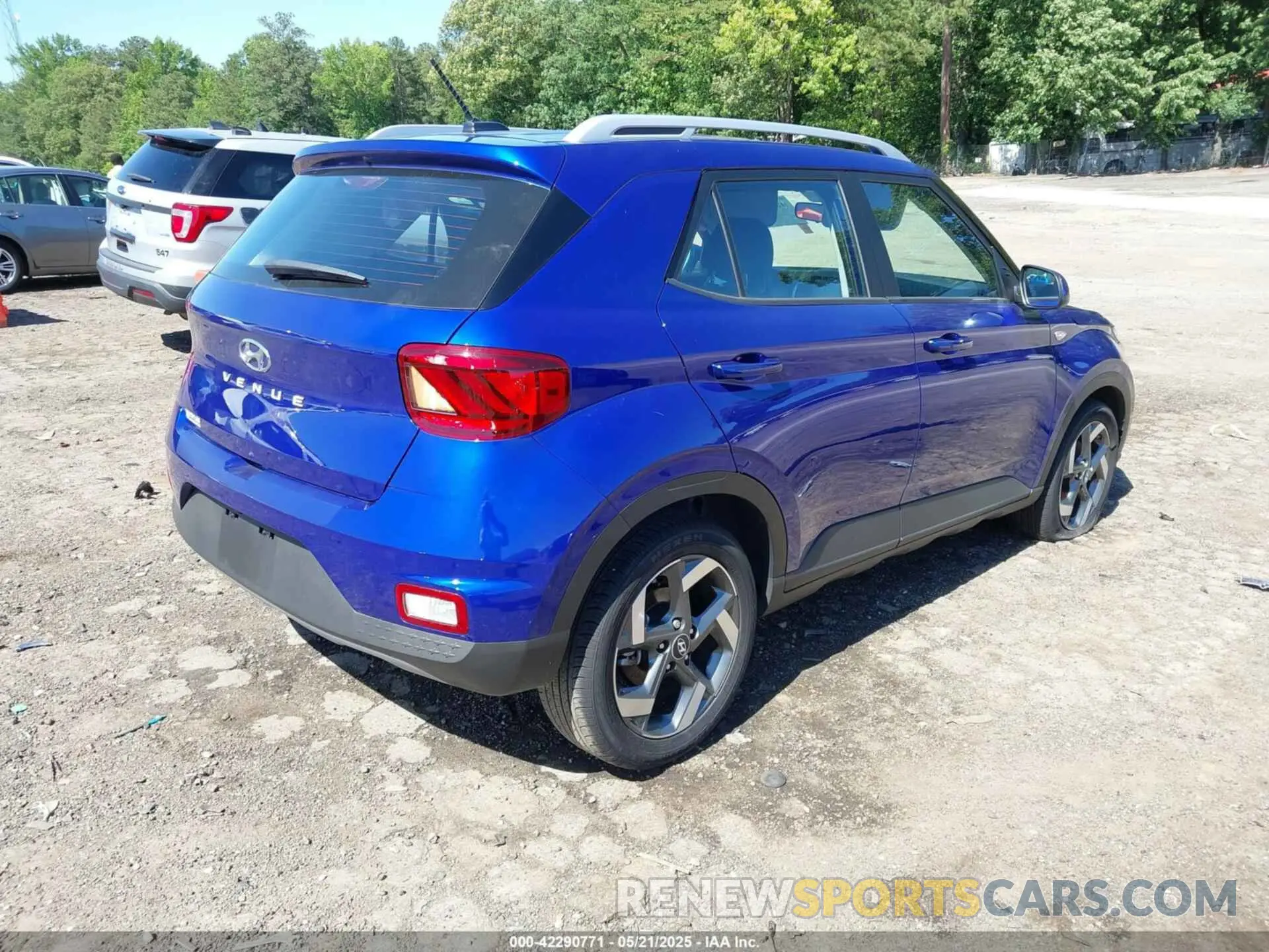 4 Фотография поврежденного автомобиля KMHRC8A39RU324295 HYUNDAI VENUE 2024