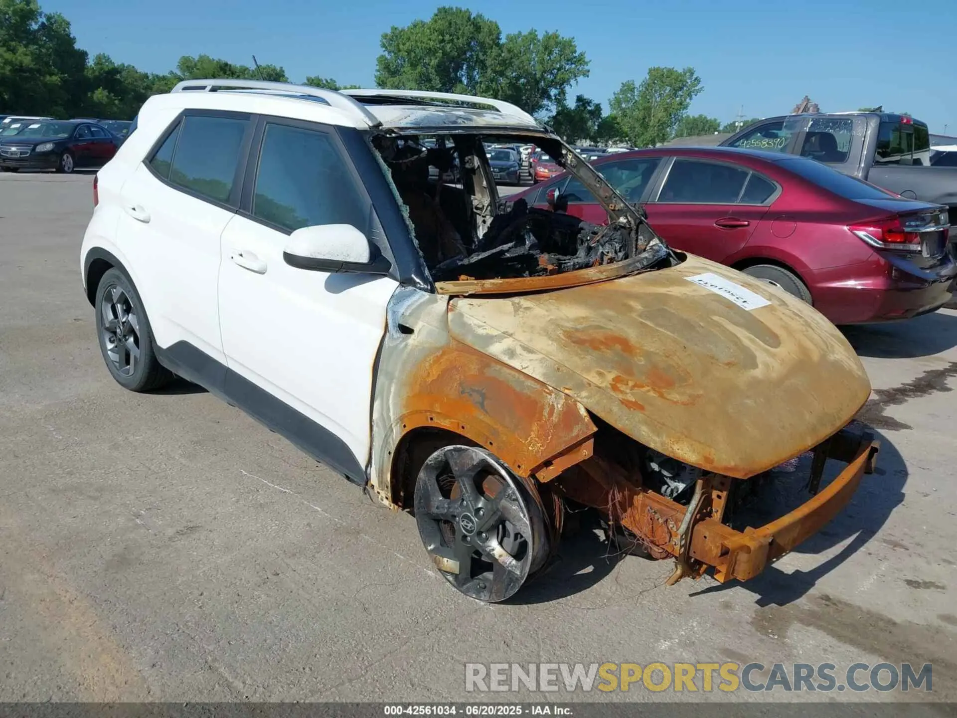 1 Photograph of a damaged car KMHRC8A31SU354977 HYUNDAI VENUE 2025