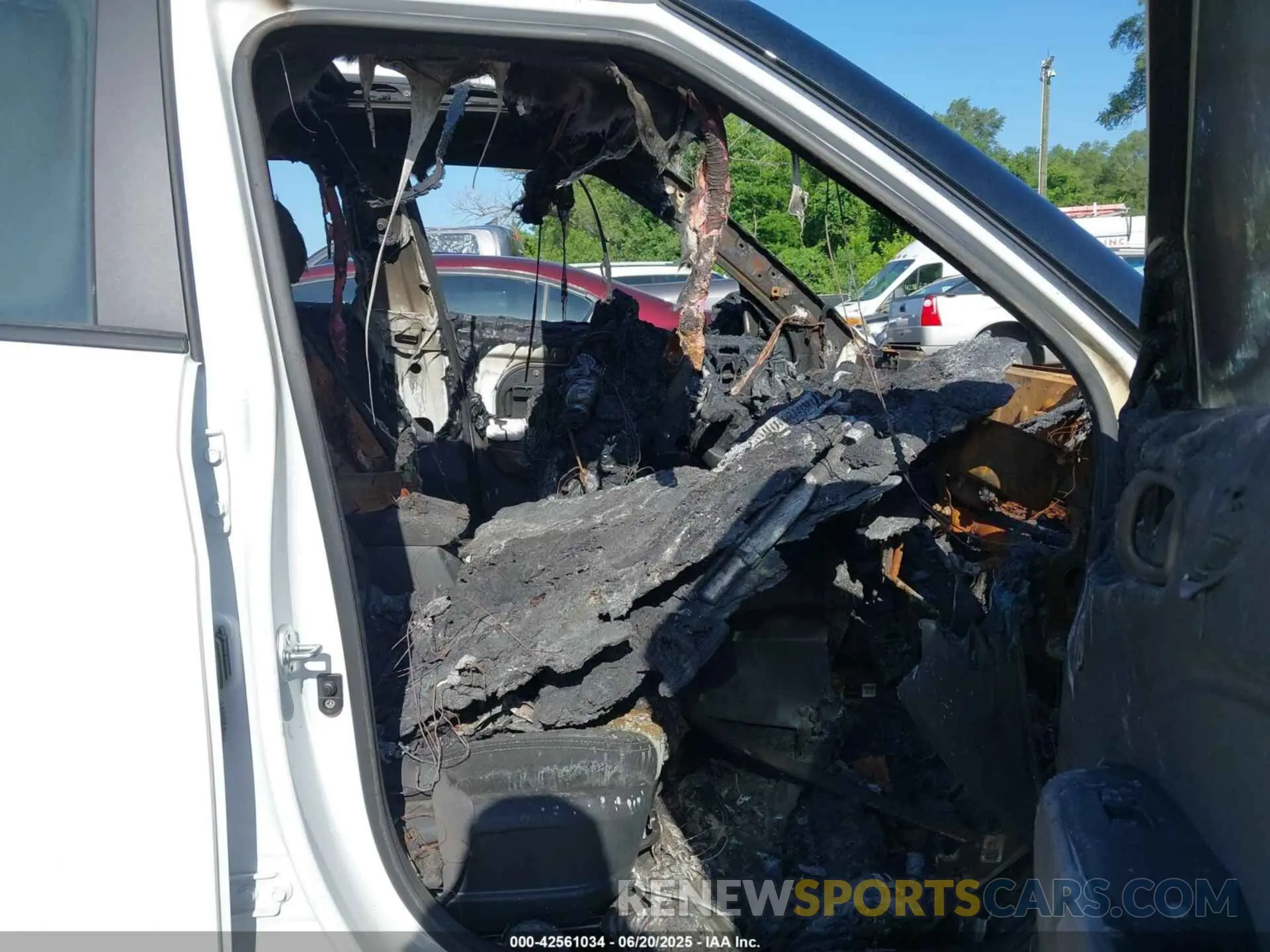 5 Photograph of a damaged car KMHRC8A31SU354977 HYUNDAI VENUE 2025
