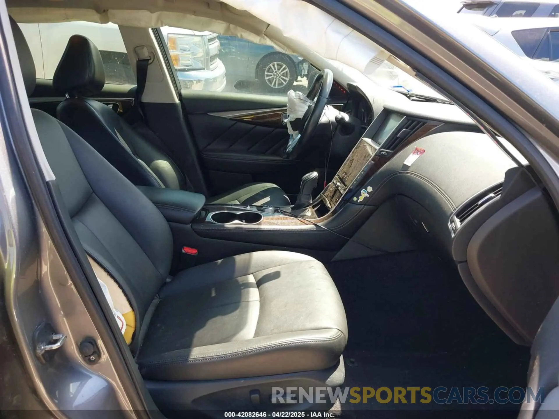 5 Photograph of a damaged car JN1EV7AP0KM514389 INFINITI Q50 2019