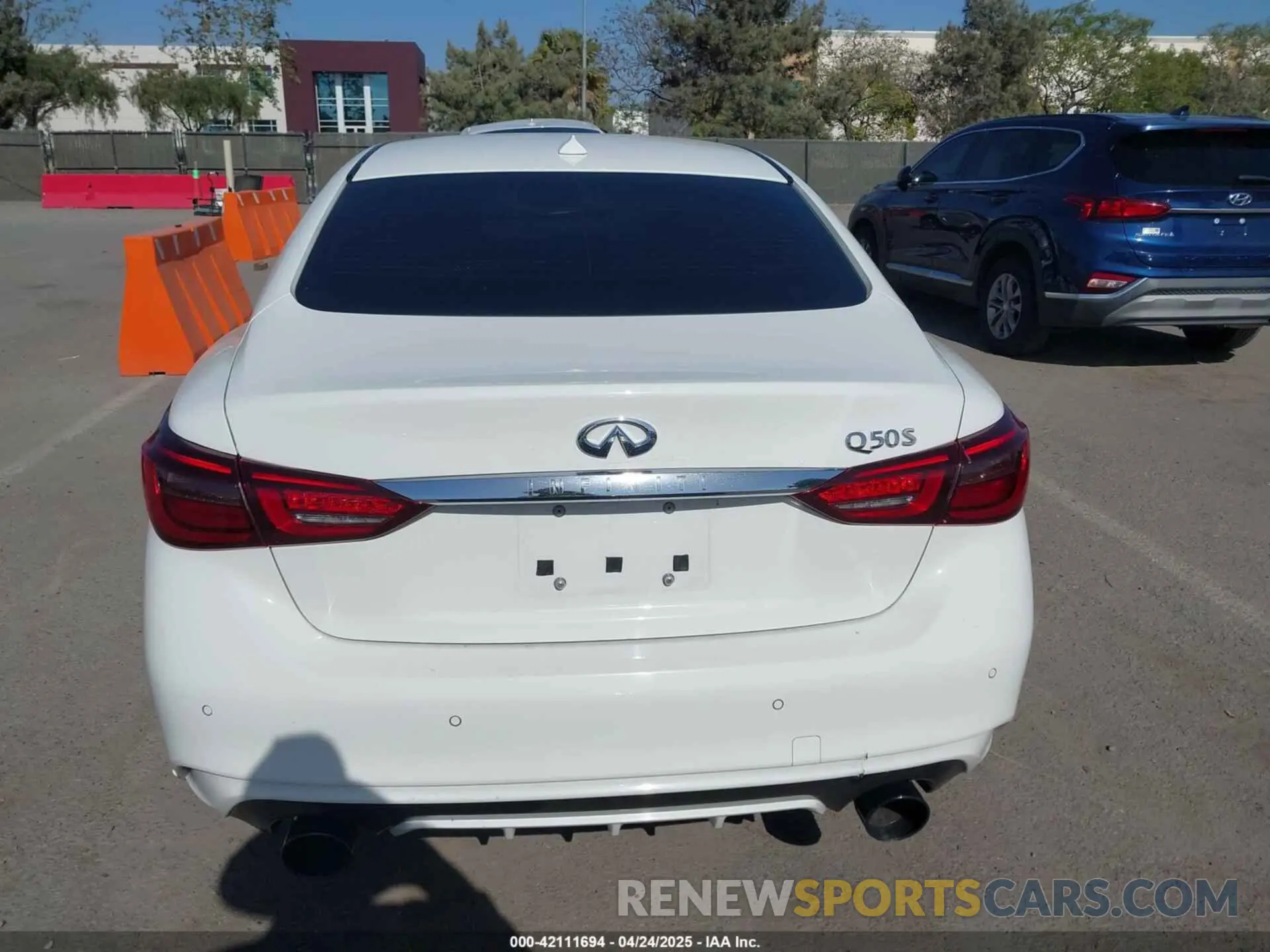 17 Photograph of a damaged car JN1EV7AP0KM543522 INFINITI Q50 2019