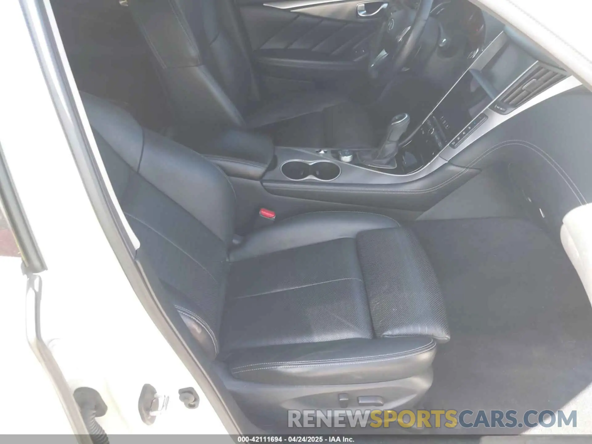 5 Photograph of a damaged car JN1EV7AP0KM543522 INFINITI Q50 2019