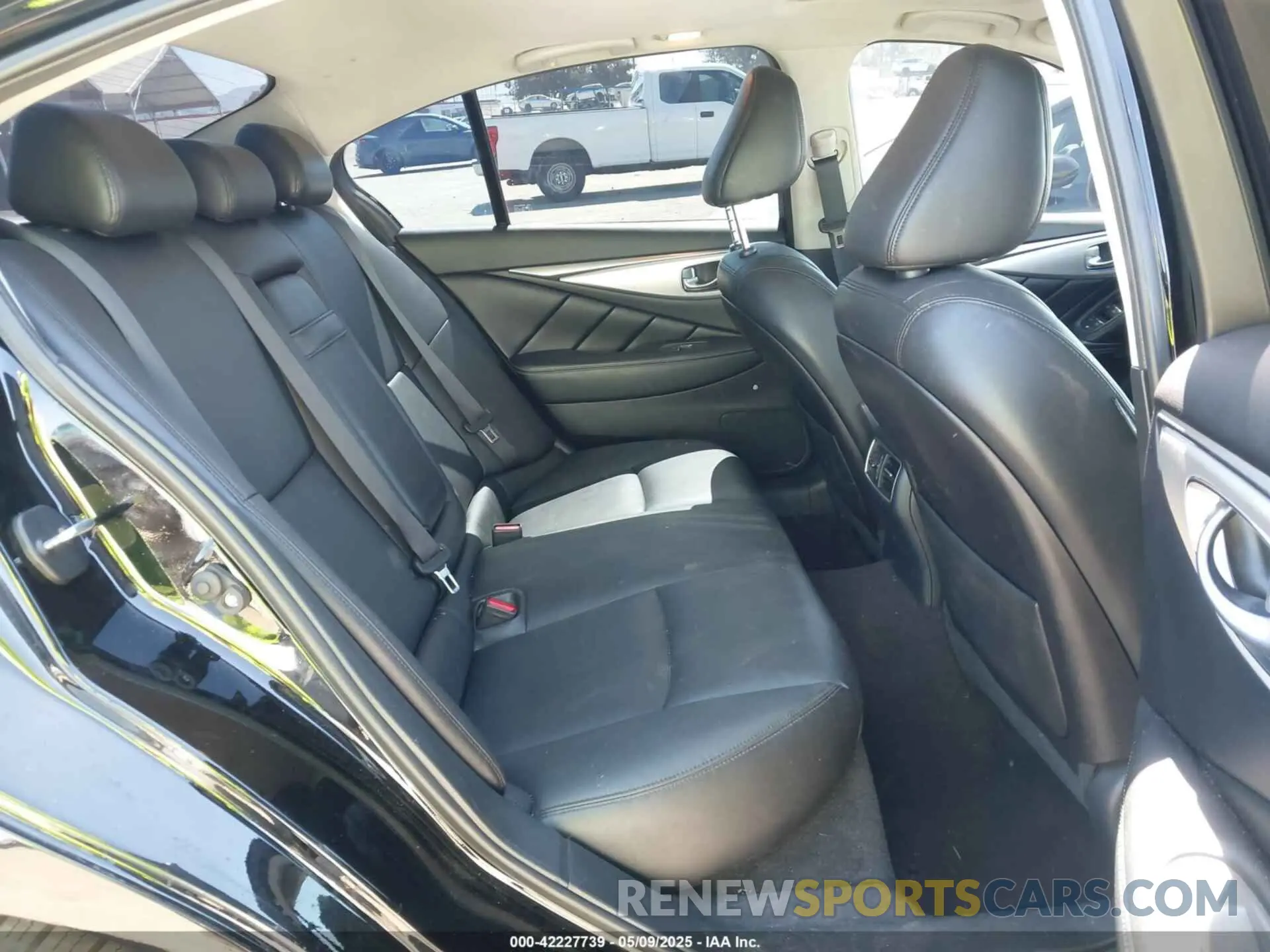 8 Photograph of a damaged car JN1EV7AP2KM542985 INFINITI Q50 2019