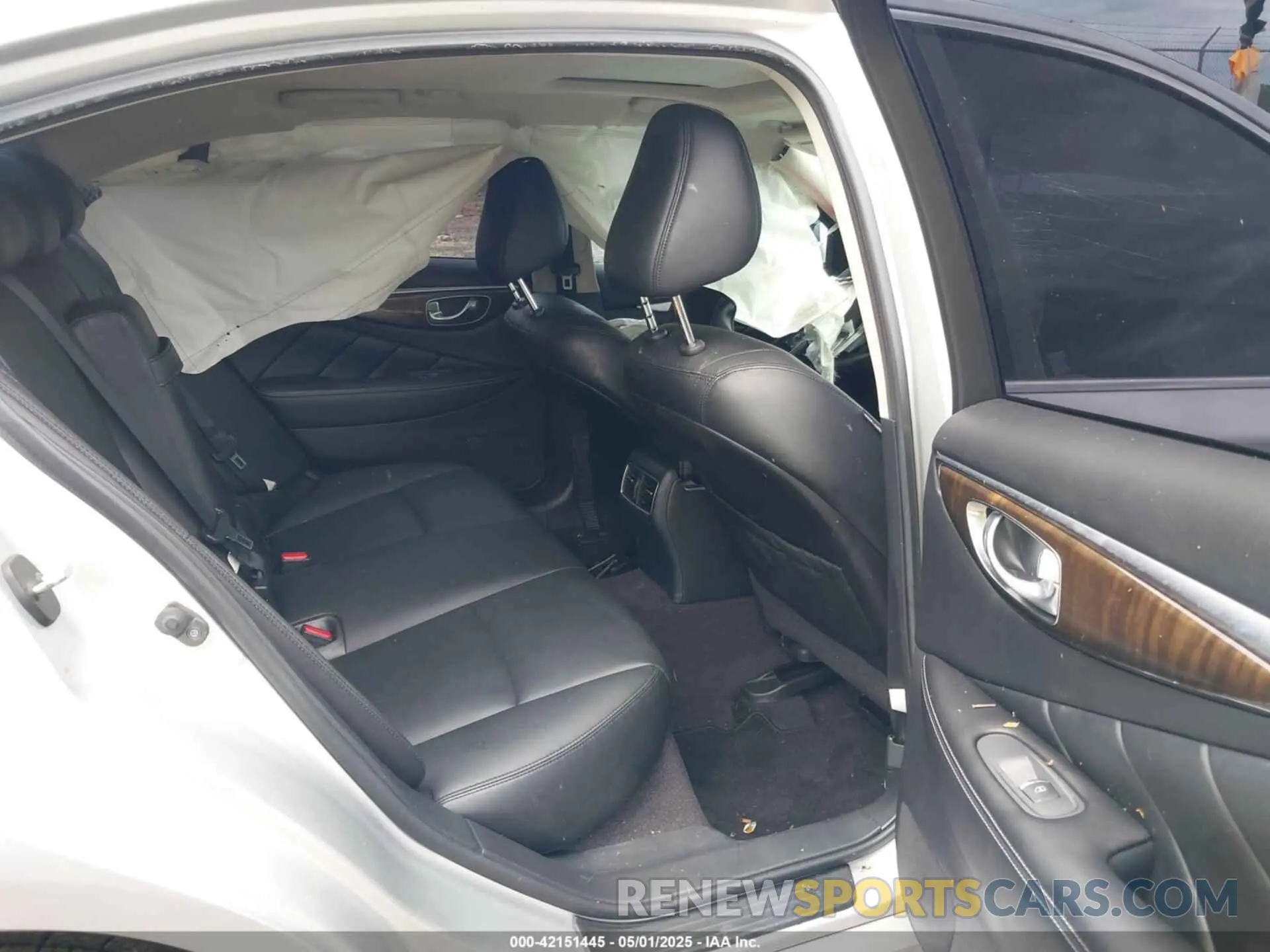 8 Photograph of a damaged car JN1EV7AP6KM512713 INFINITI Q50 2019