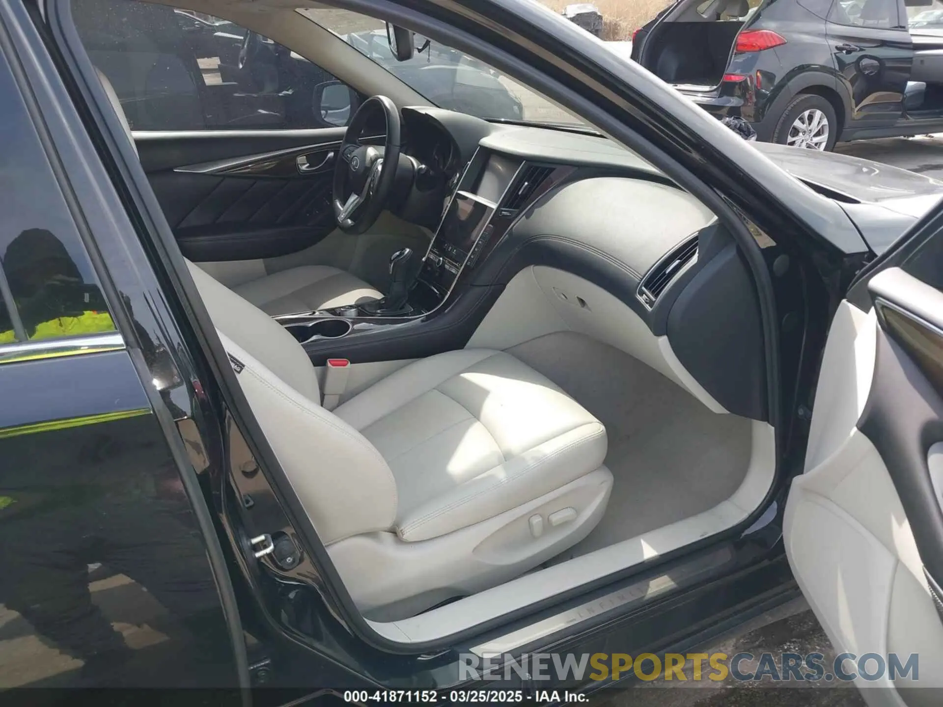 5 Photograph of a damaged car JN1EV7AP6KM513361 INFINITI Q50 2019