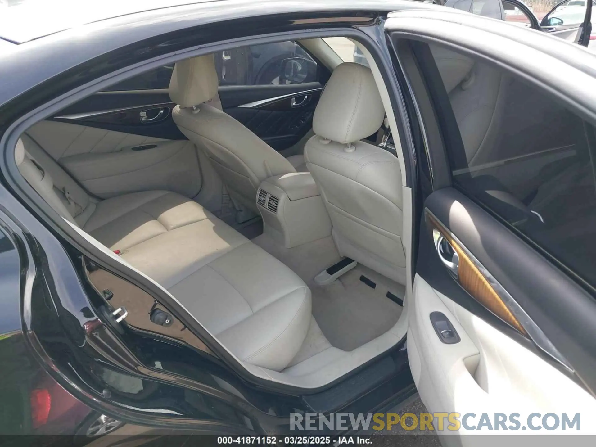 8 Photograph of a damaged car JN1EV7AP6KM513361 INFINITI Q50 2019