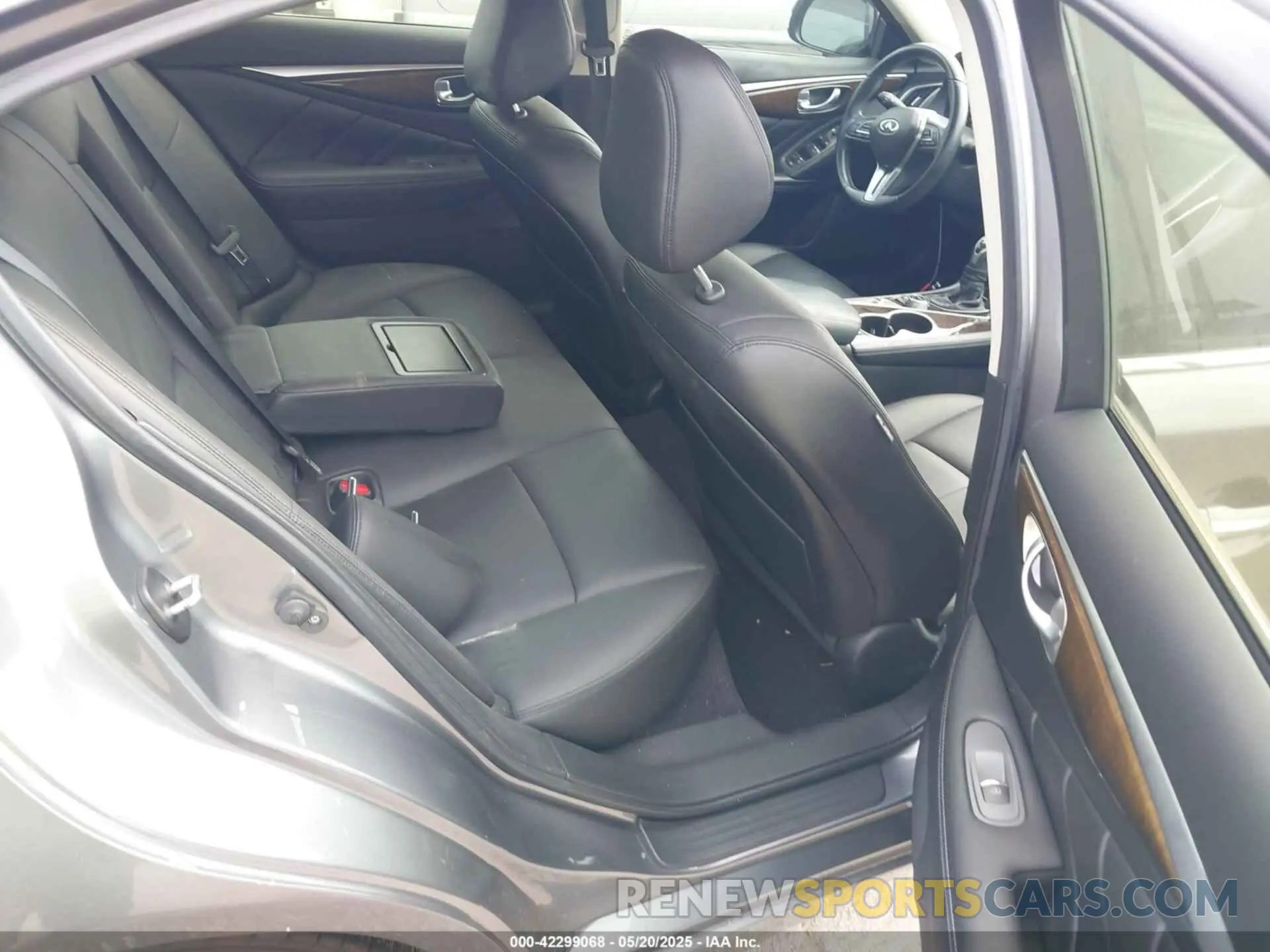 8 Photograph of a damaged car JN1EV7AP6KM518141 INFINITI Q50 2019