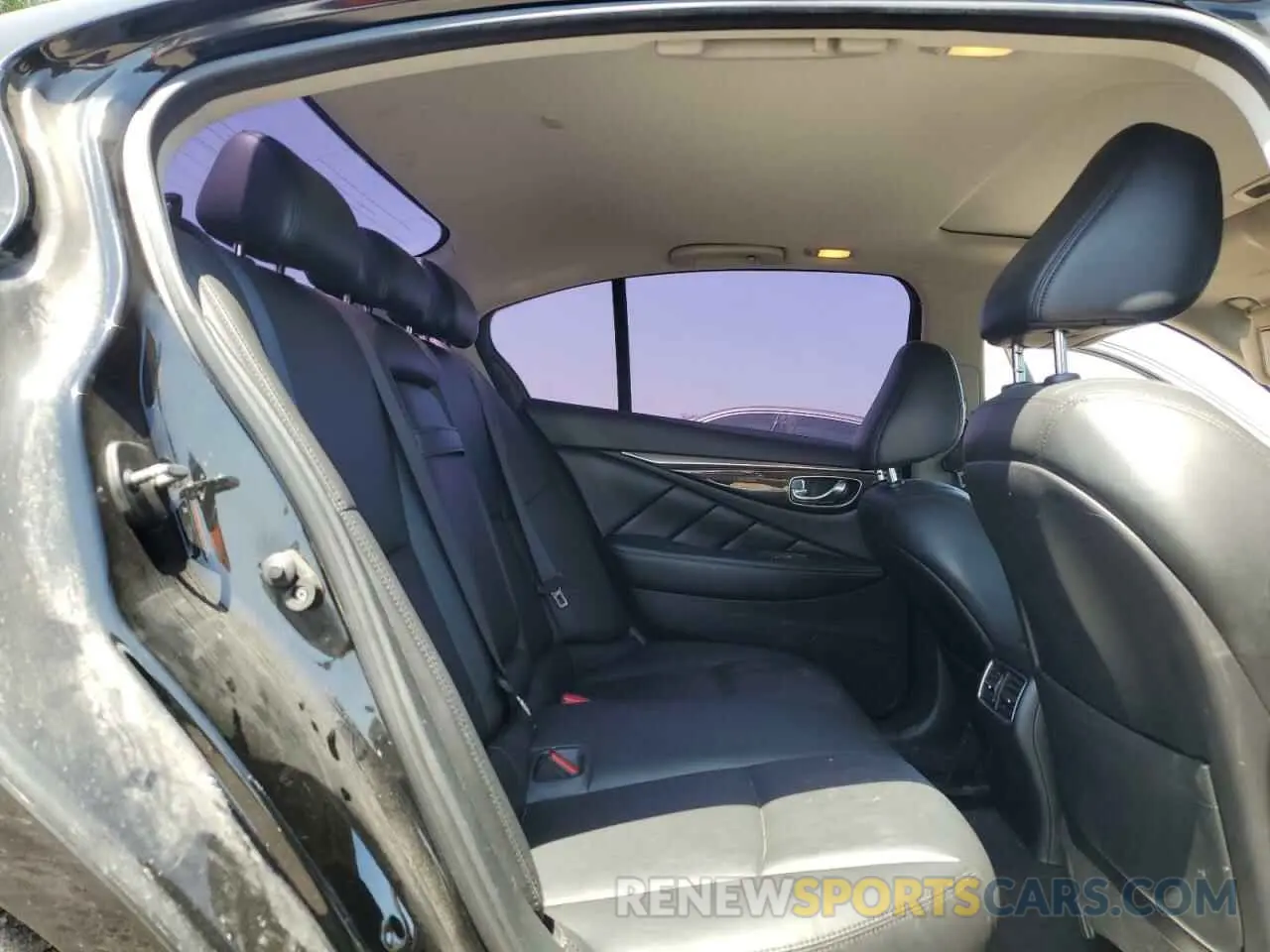 10 Photograph of a damaged car JN1EV7AP7KM515149 INFINITI Q50 2019