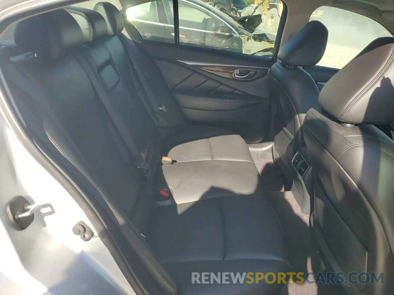 10 Photograph of a damaged car JN1EV7AP7KM518388 INFINITI Q50 2019