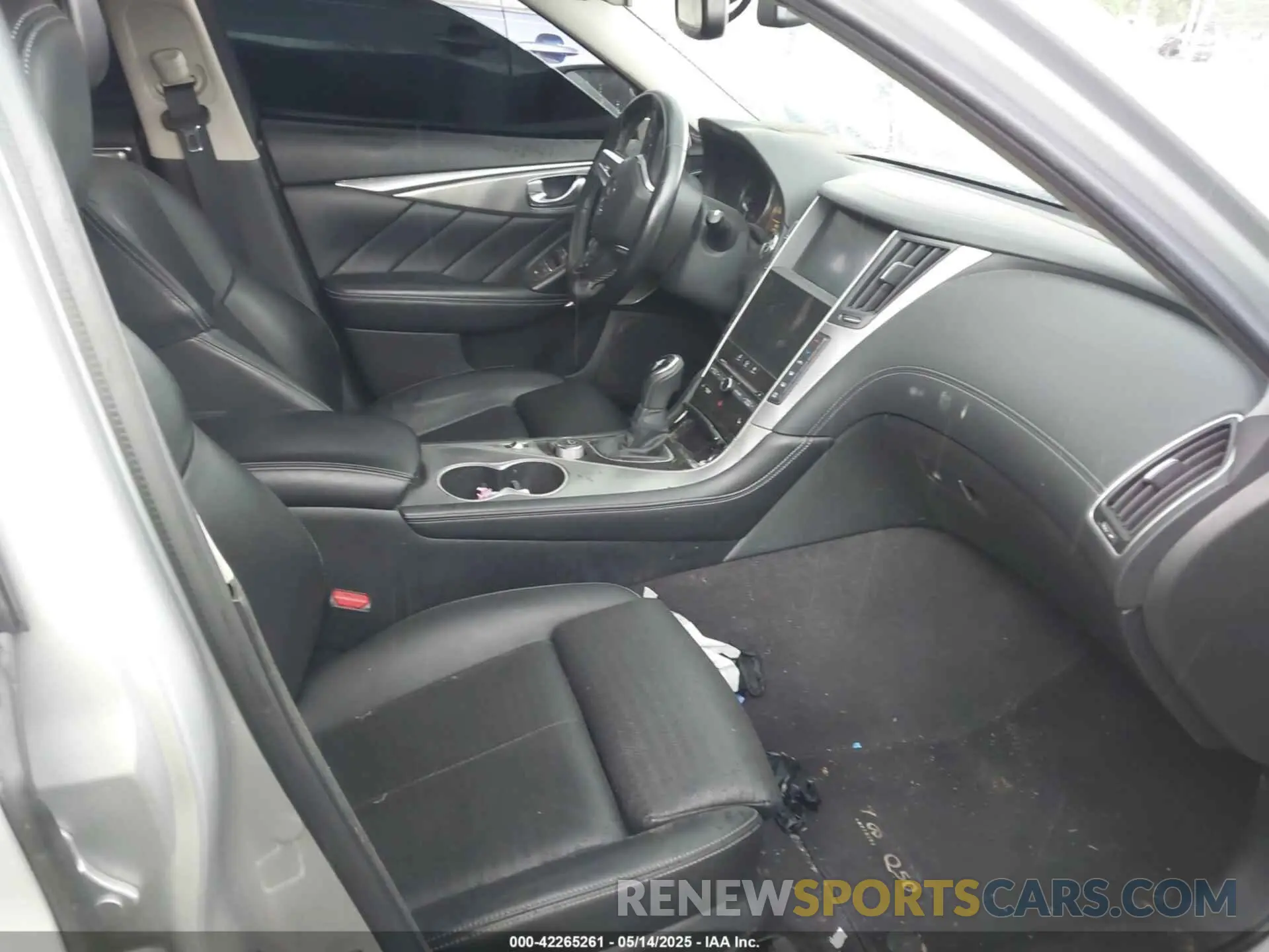 5 Photograph of a damaged car JN1EV7AP7KM542710 INFINITI Q50 2019