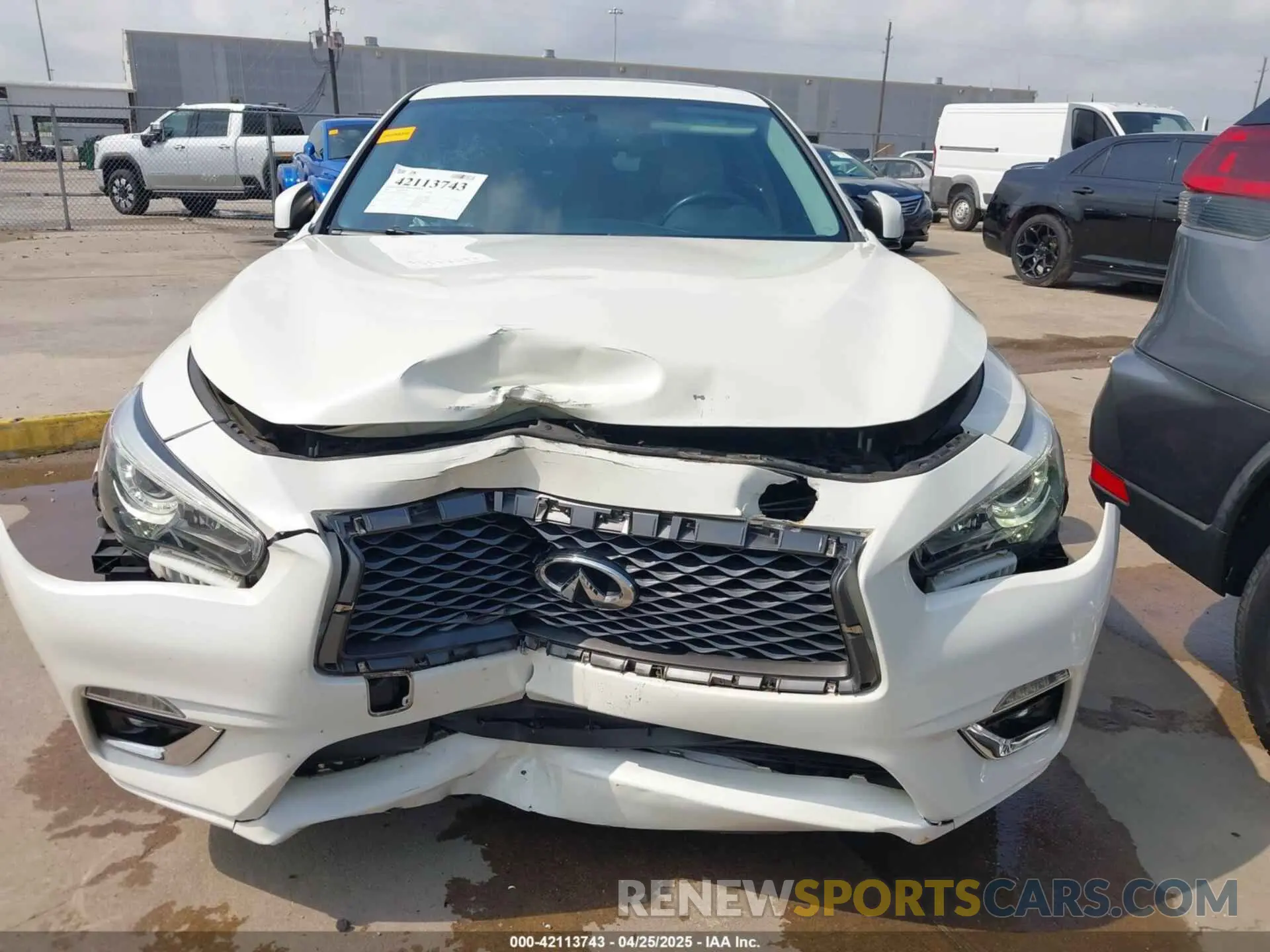 13 Photograph of a damaged car JN1EV7AP8KM518268 INFINITI Q50 2019